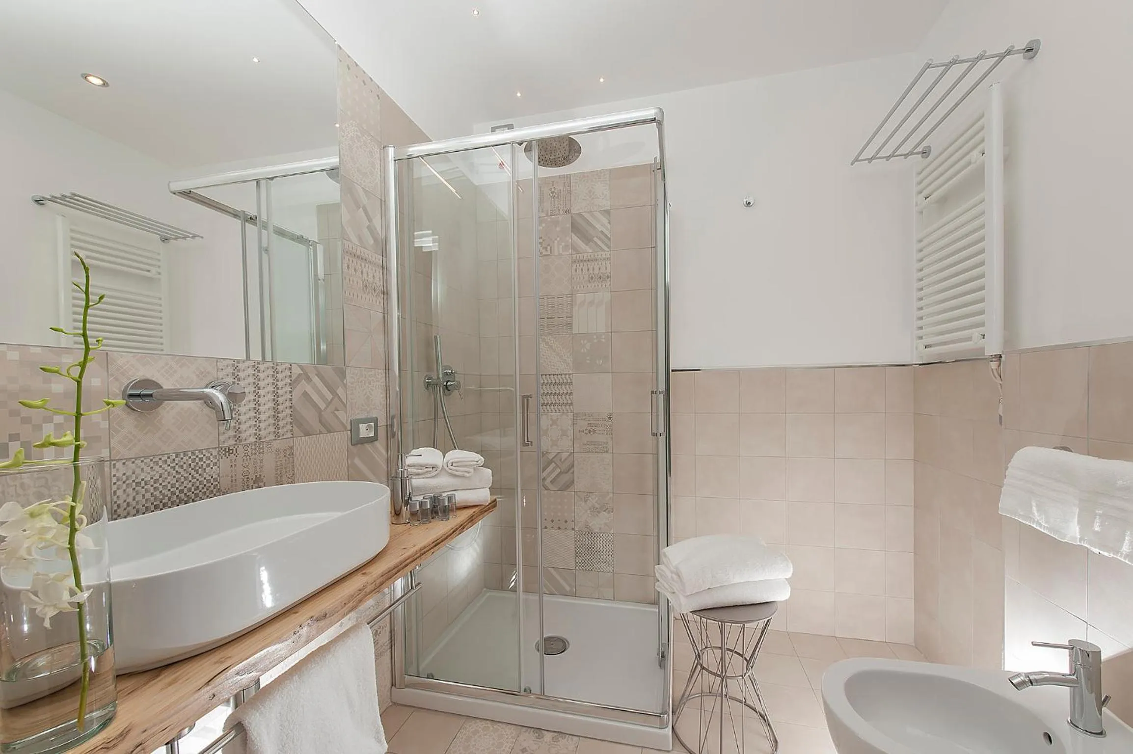 Shower in Colosseum Corner