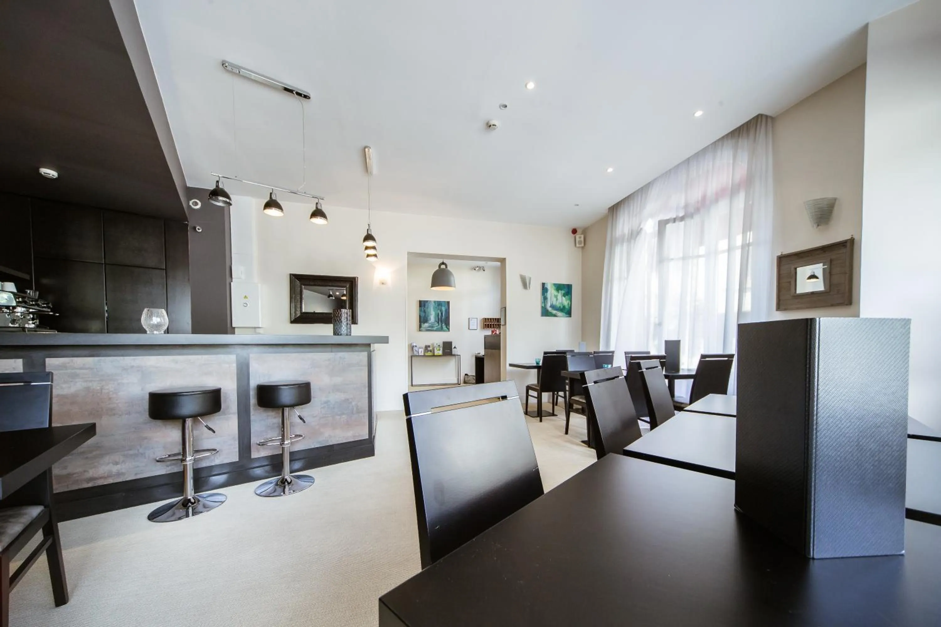 Lounge or bar in LOGIS HOTEL - Le Petit Bellon