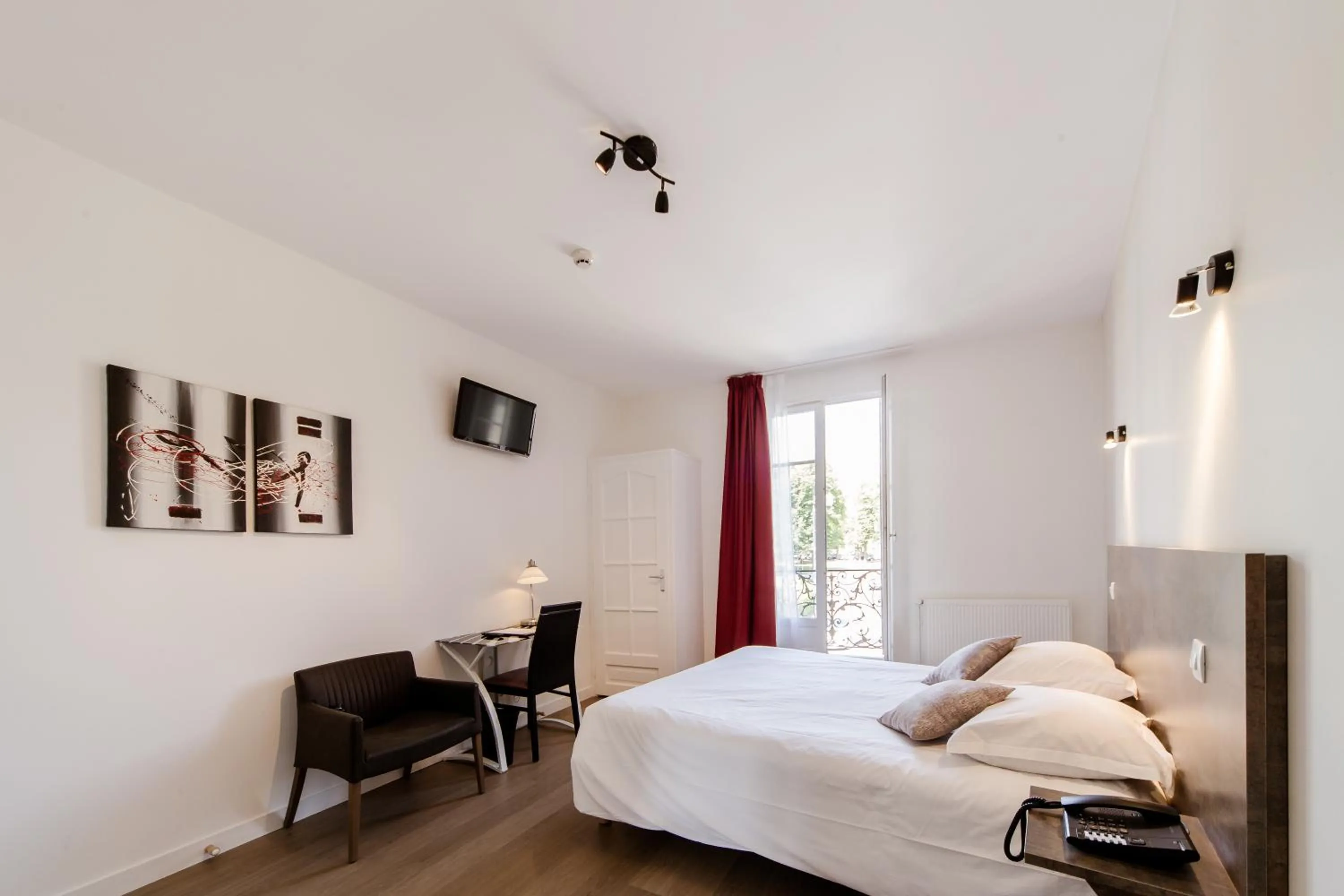 Bedroom, Bed in LOGIS HOTEL - Le Petit Bellon
