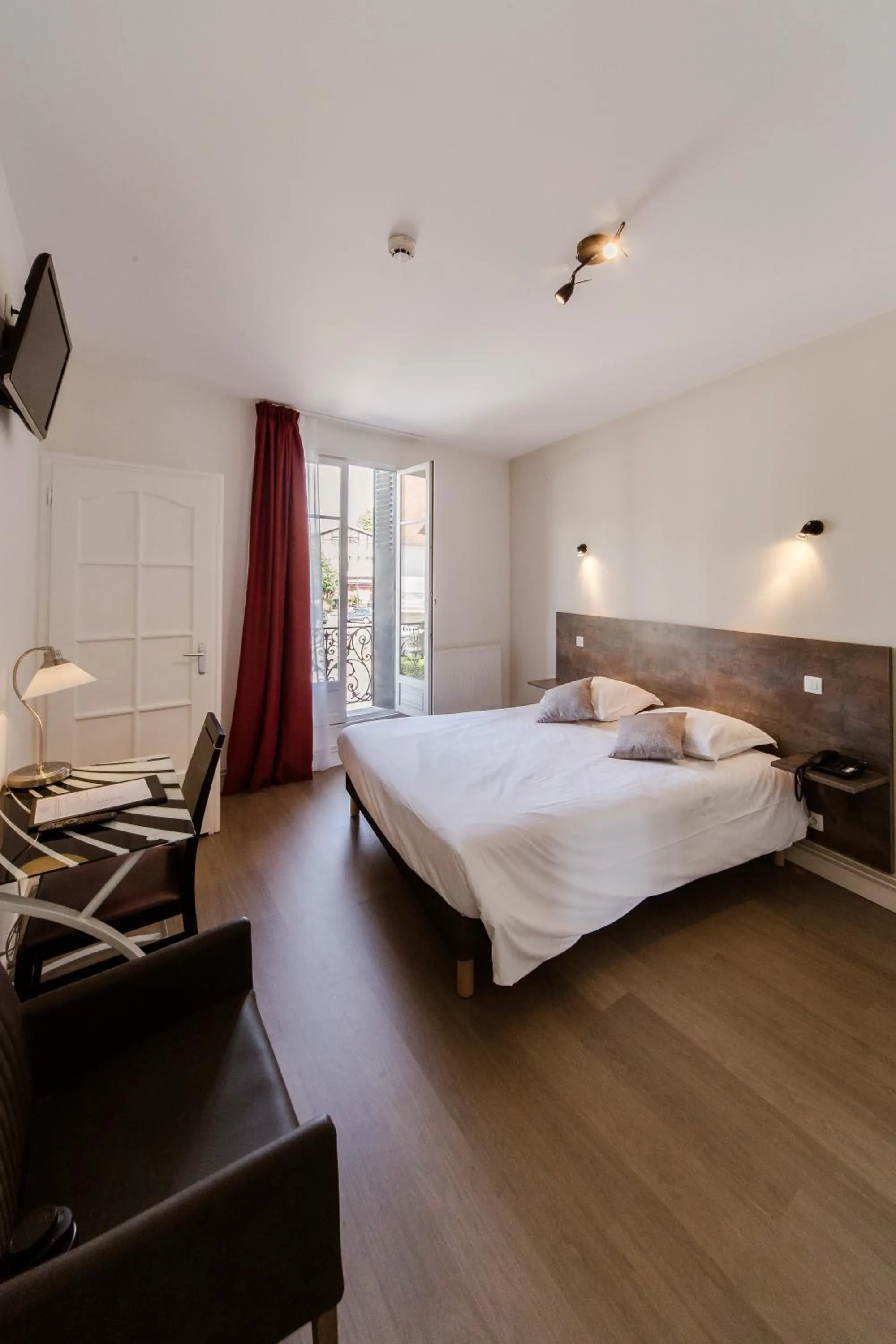 Photo of the whole room, Bed in LOGIS HOTEL - Le Petit Bellon