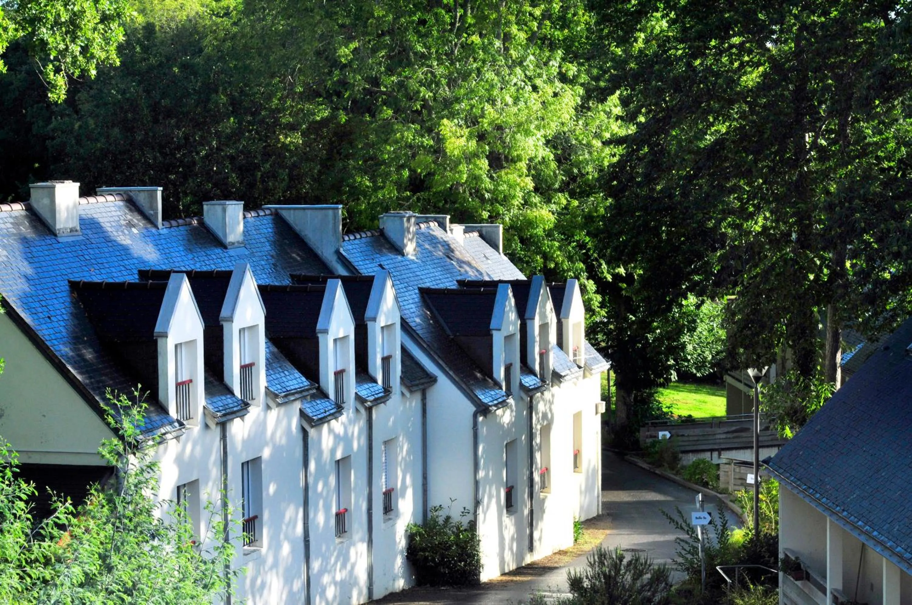 Facade/entrance in VTF Ker Belen