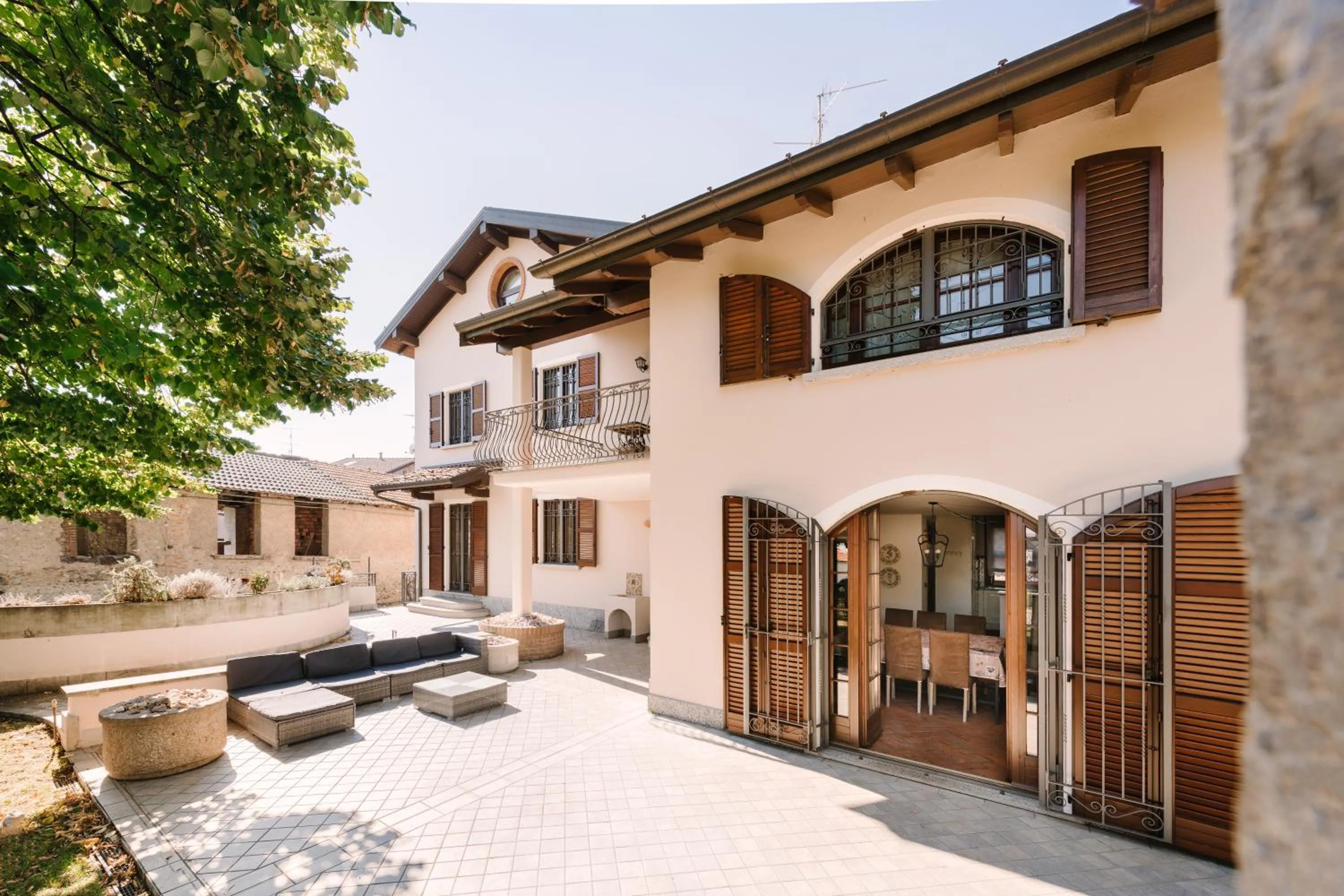 Facade/entrance in Villa Rosalia