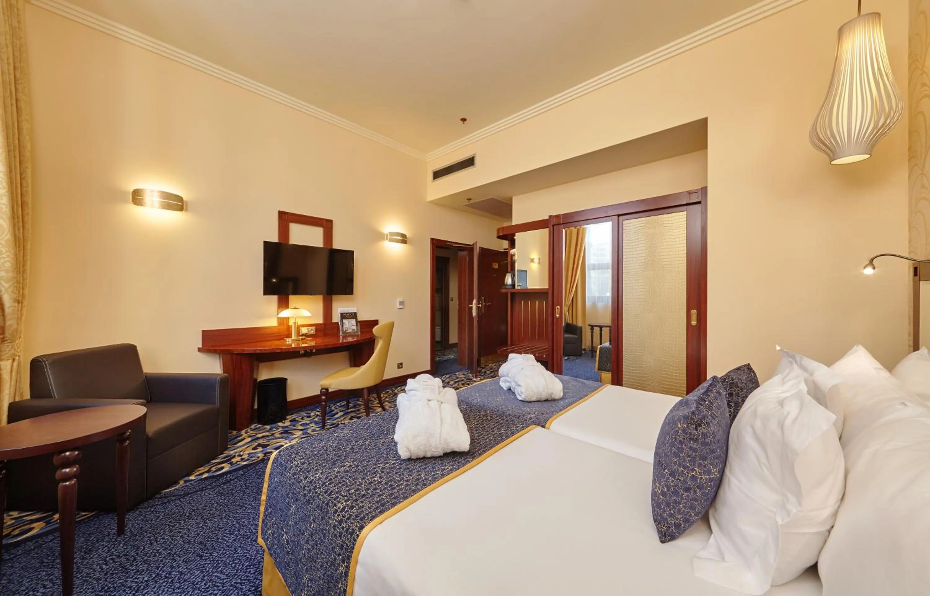 TV and multimedia, Bed in Occidental Praha Wilson