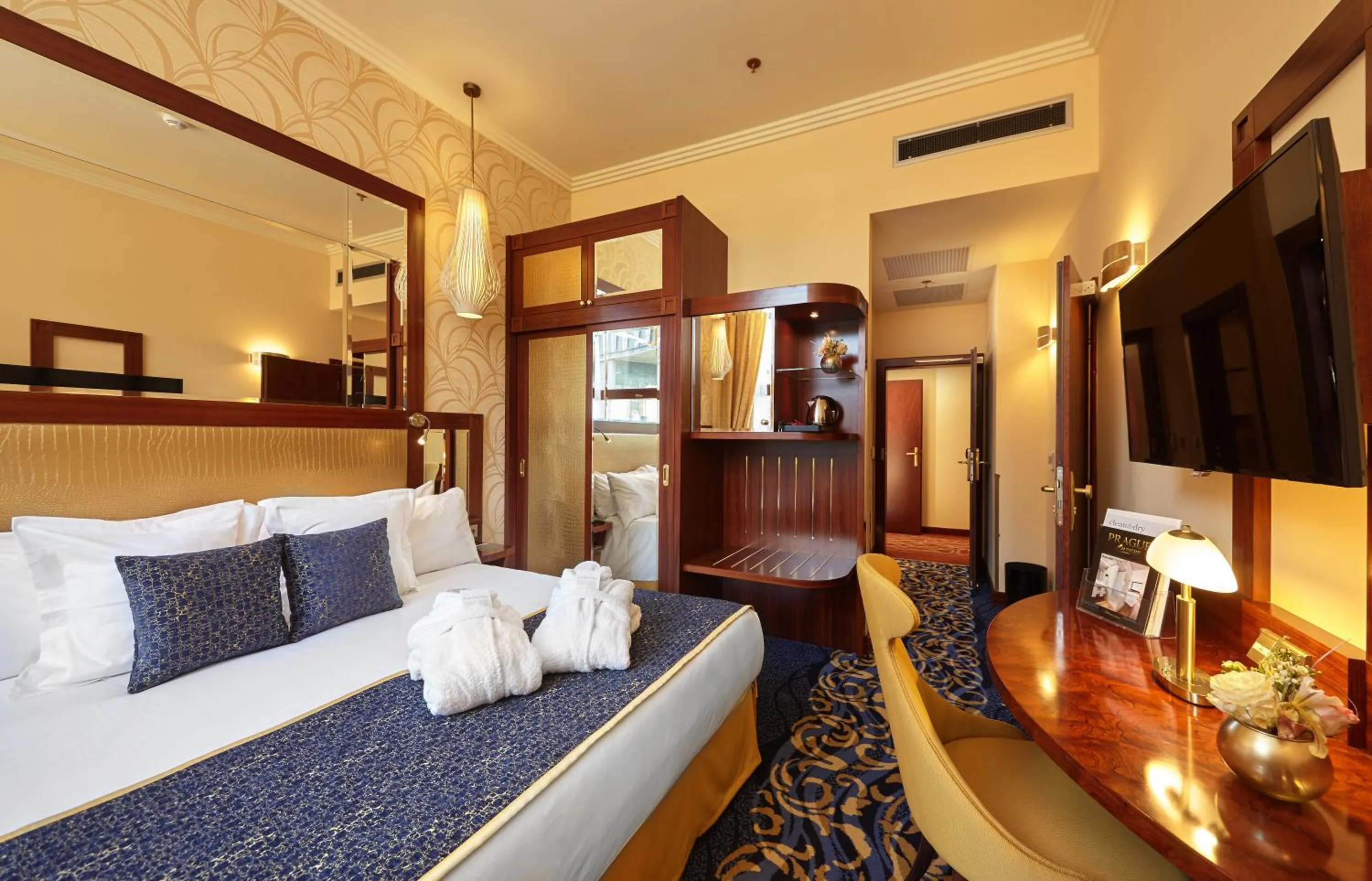 TV and multimedia, Bed in Occidental Praha Wilson