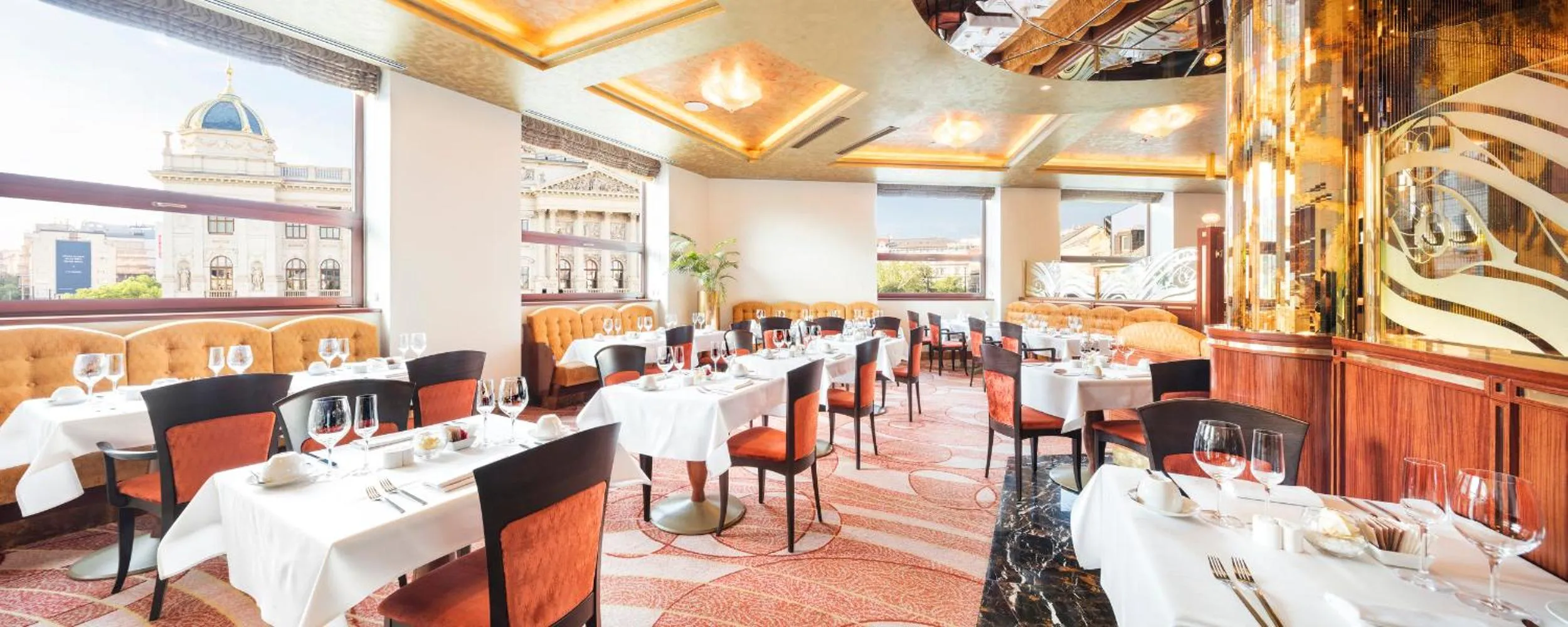 Lounge or bar in Occidental Praha Wilson