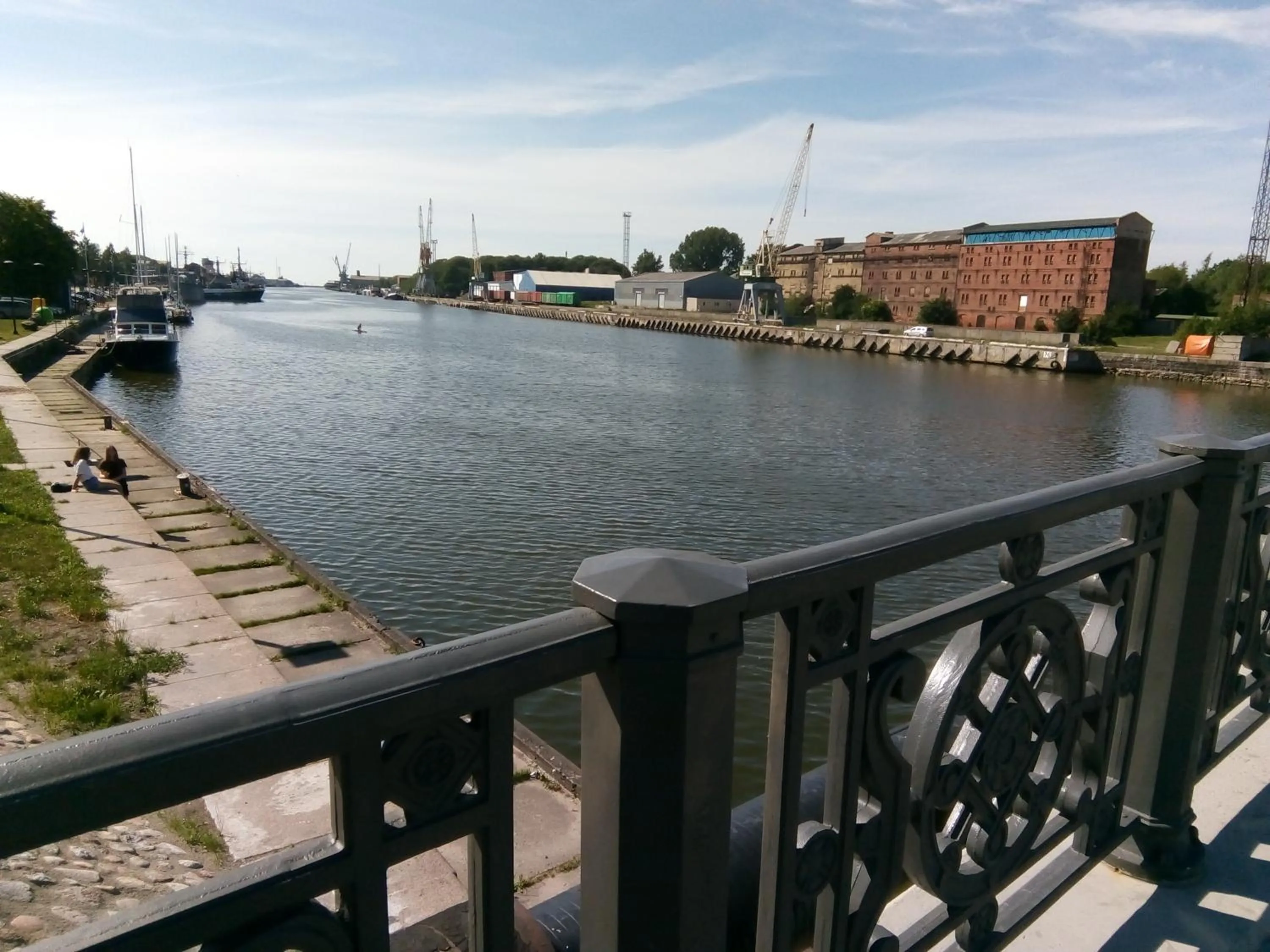 Neighbourhood in Promenade Central Apartment
