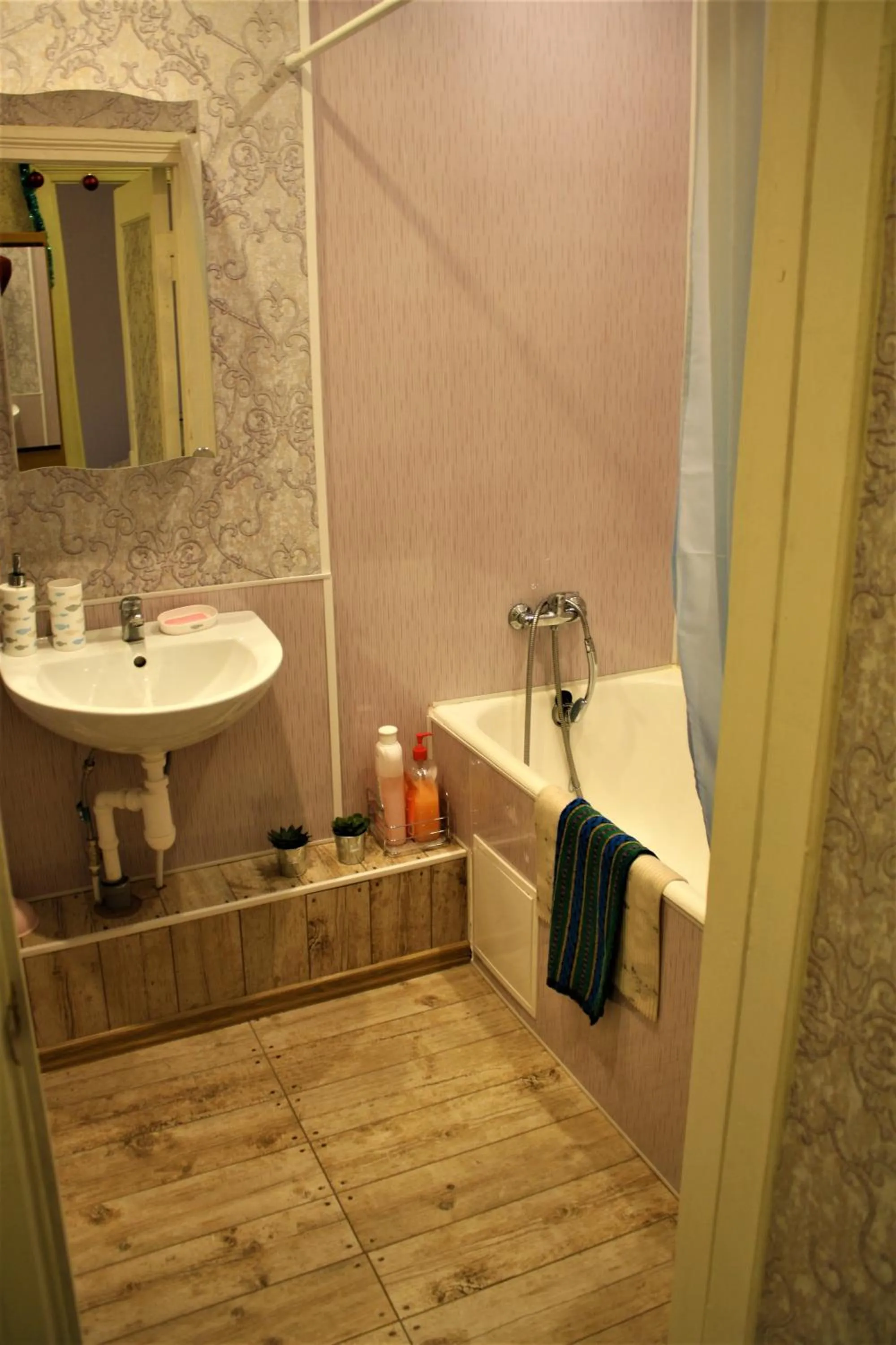 Shower in Promenade Central Apartment