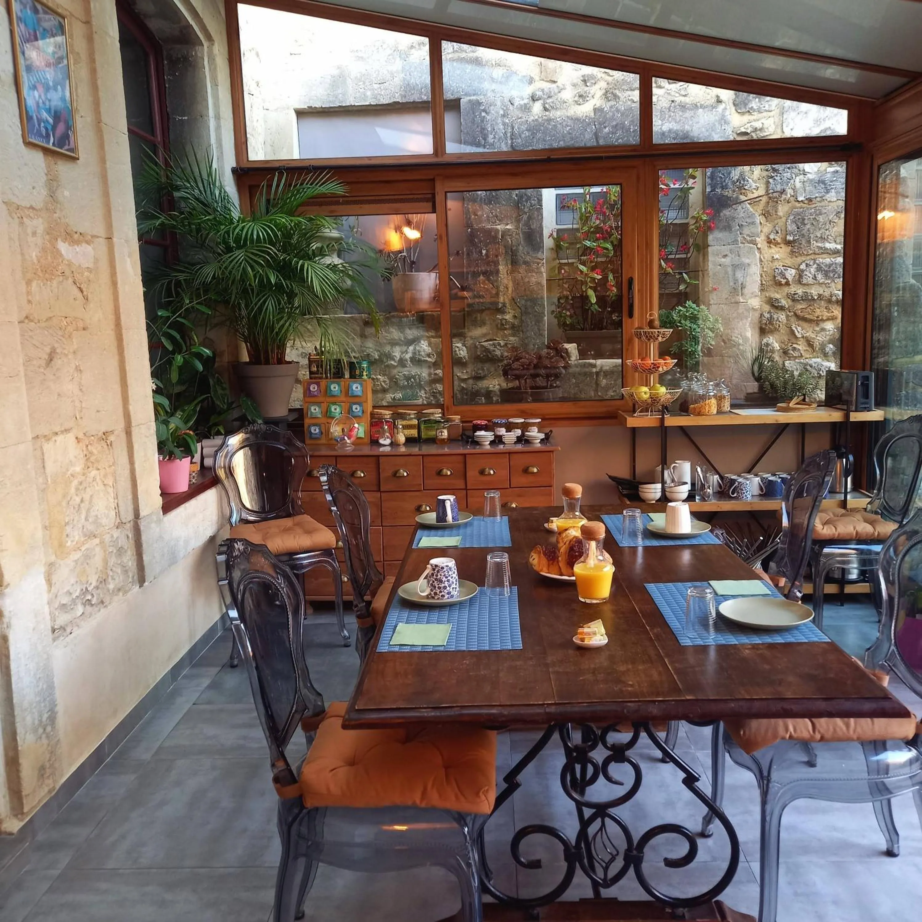 Food and drinks in Maison d'hôtes Payan Champier