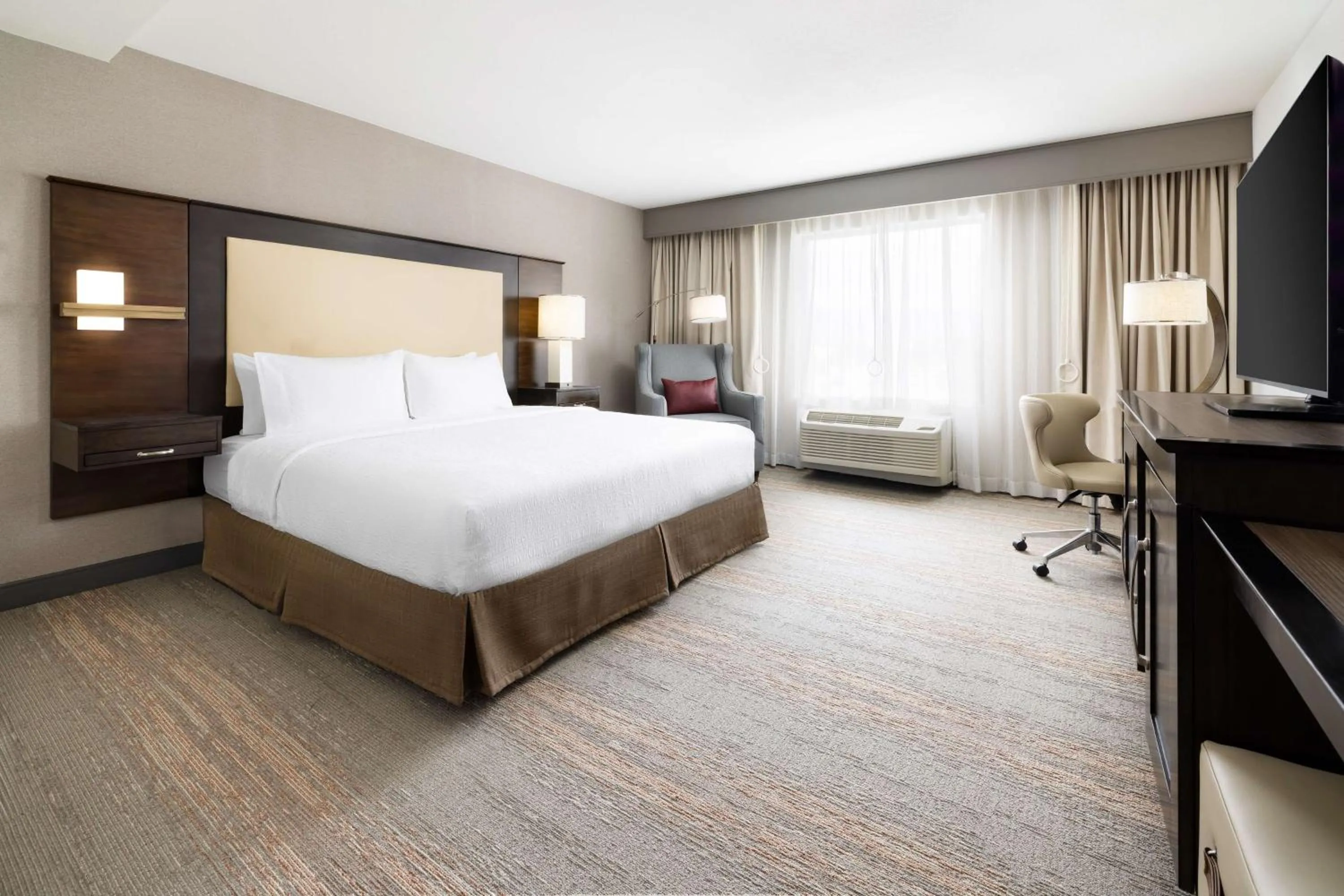 Bed in Hampton Inn & Suites - Napa, CA