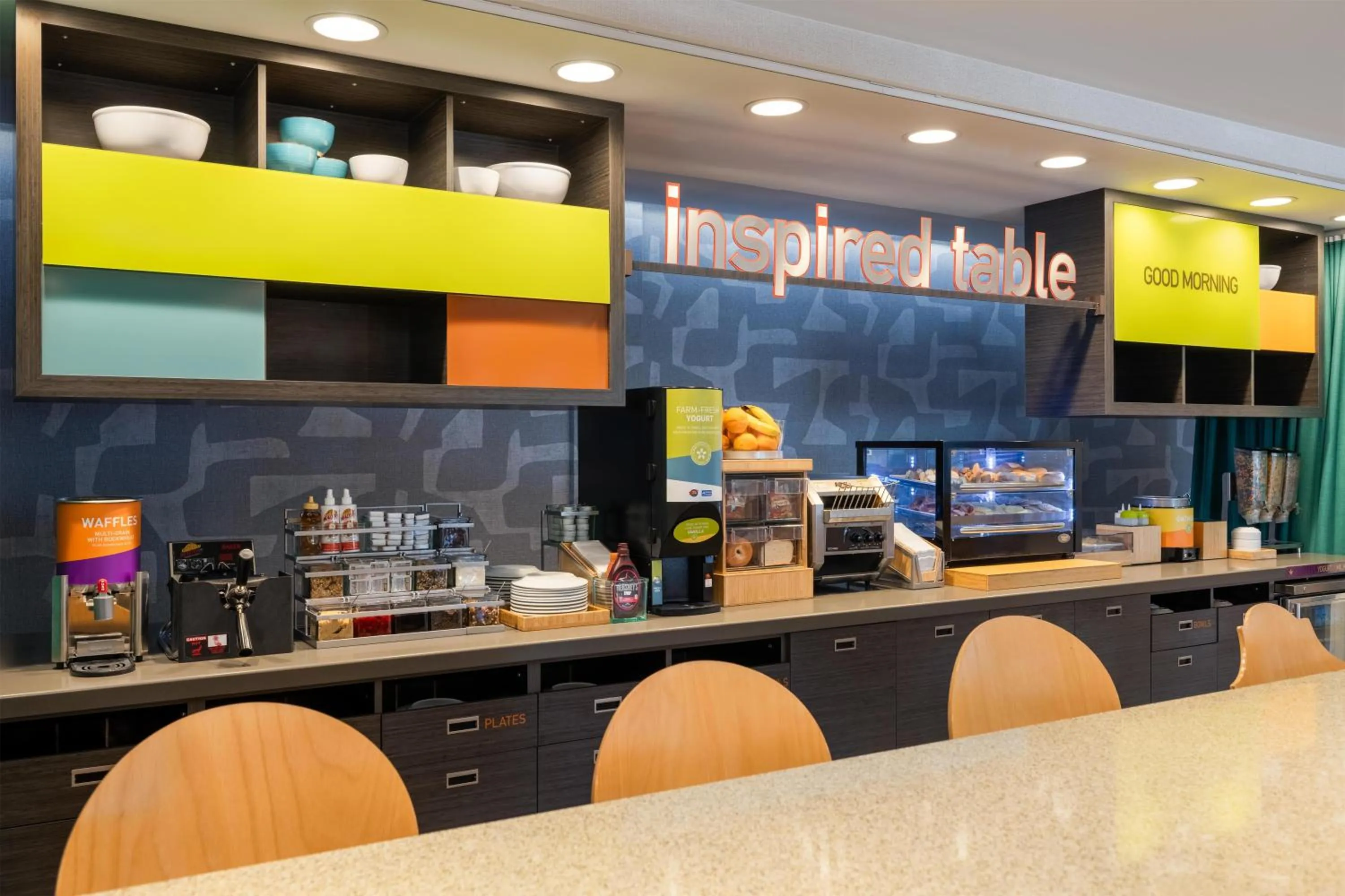 Breakfast in Home2 Suites by Hilton Milwaukee Brookfield