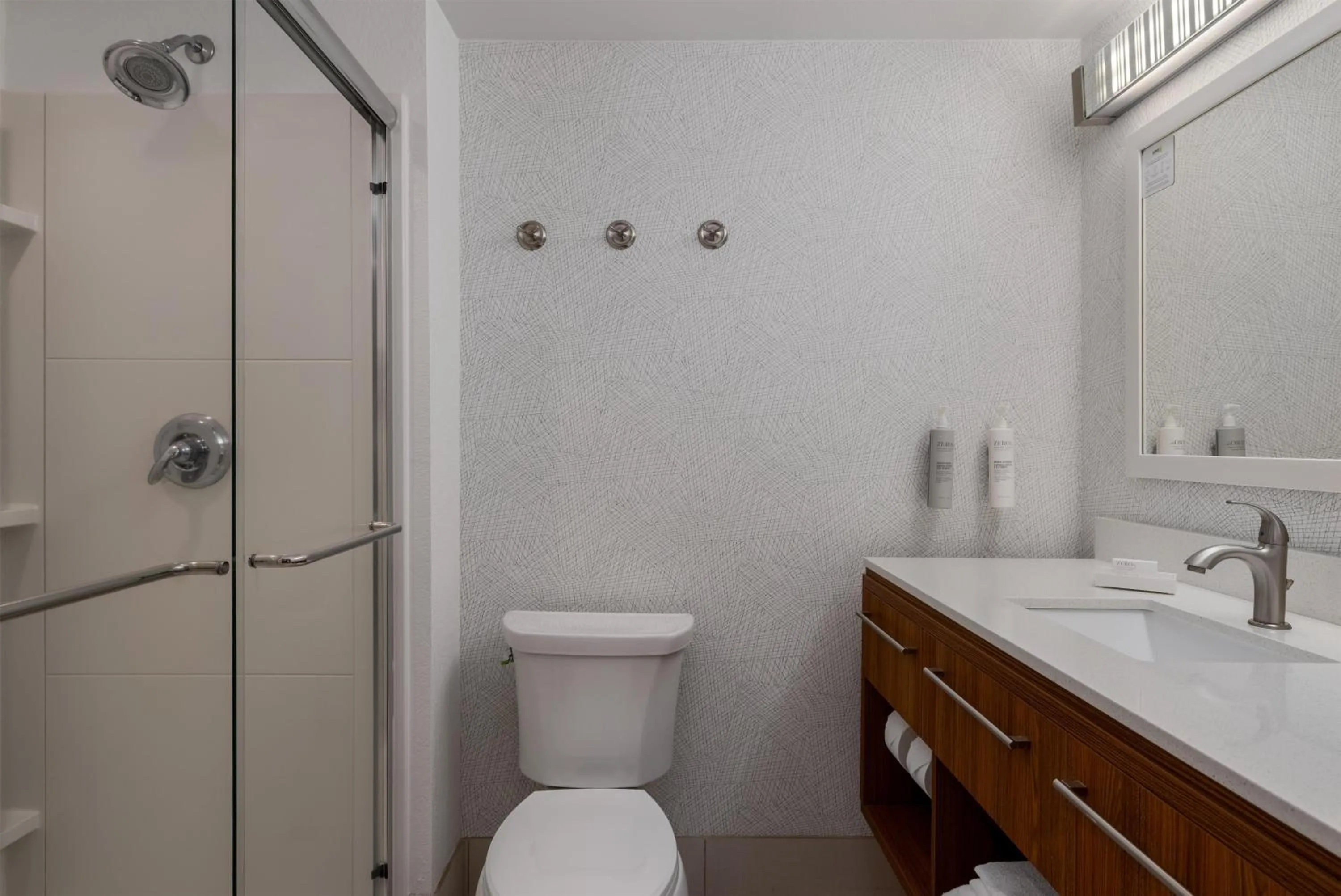 Bathroom in Home2 Suites by Hilton Milwaukee Brookfield