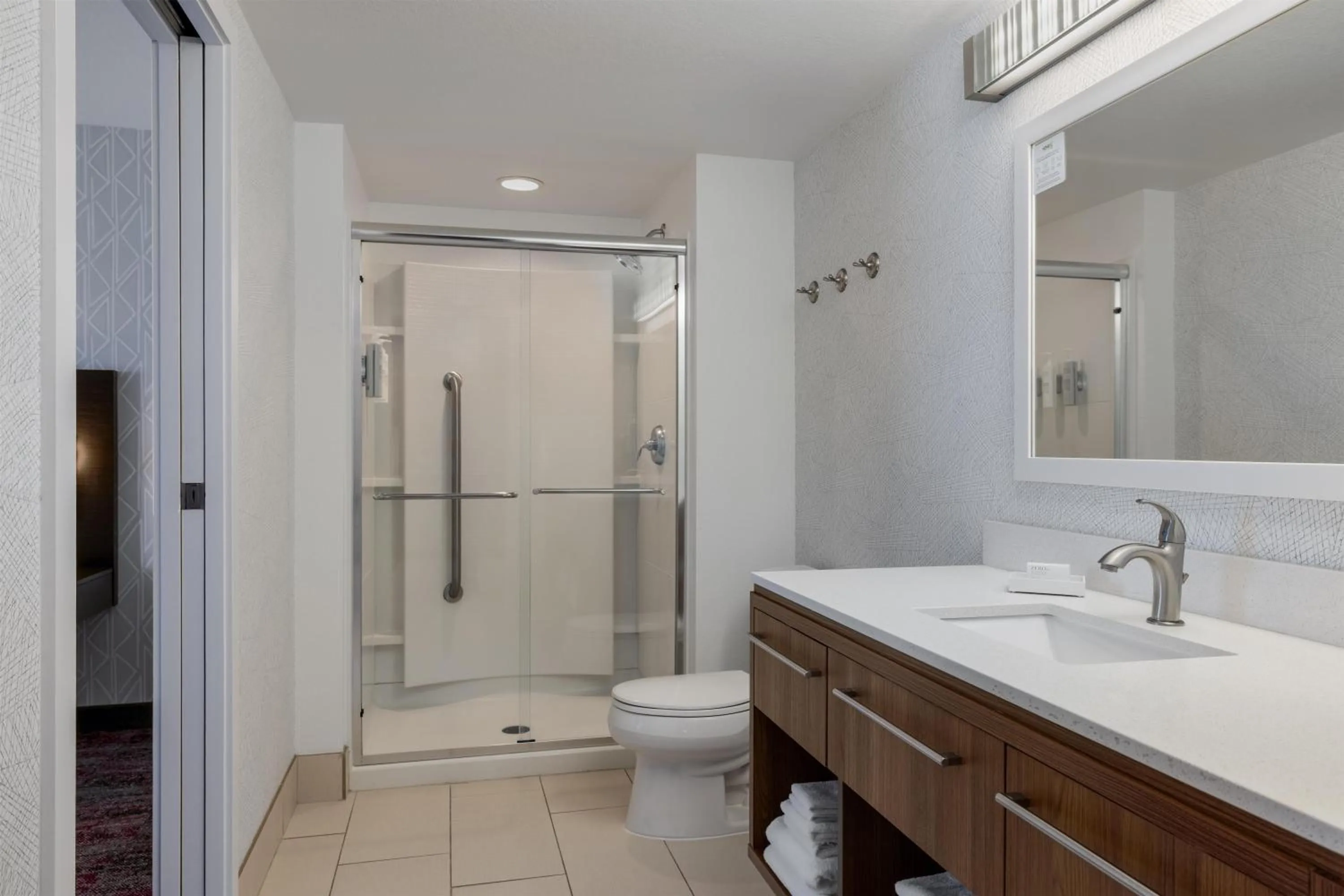 Bathroom in Home2 Suites by Hilton Milwaukee Brookfield