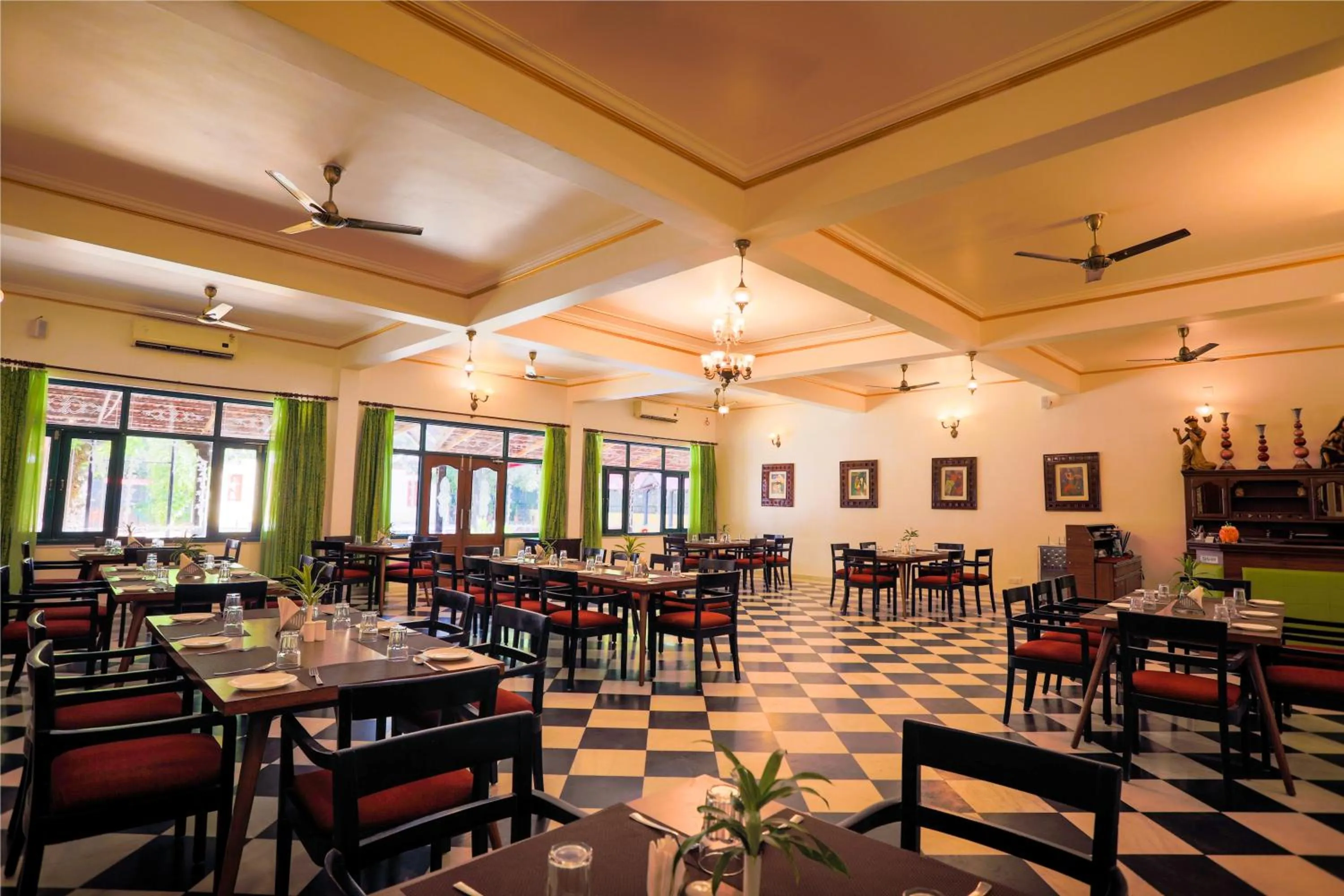 Restaurant/places to eat in Amantra Shilpi Resort & Spa Udaipur