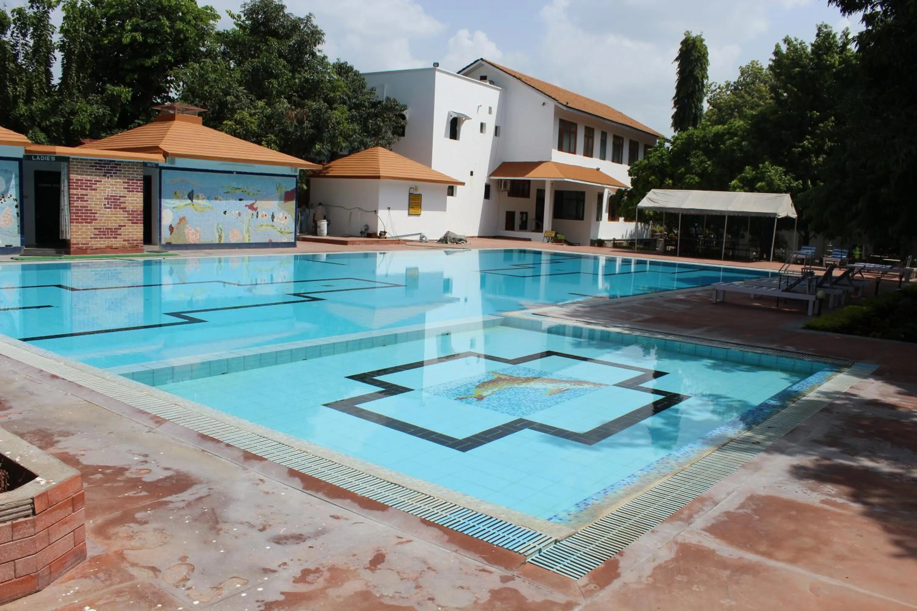 Swimming pool in Amantra Shilpi Resort & Spa Udaipur