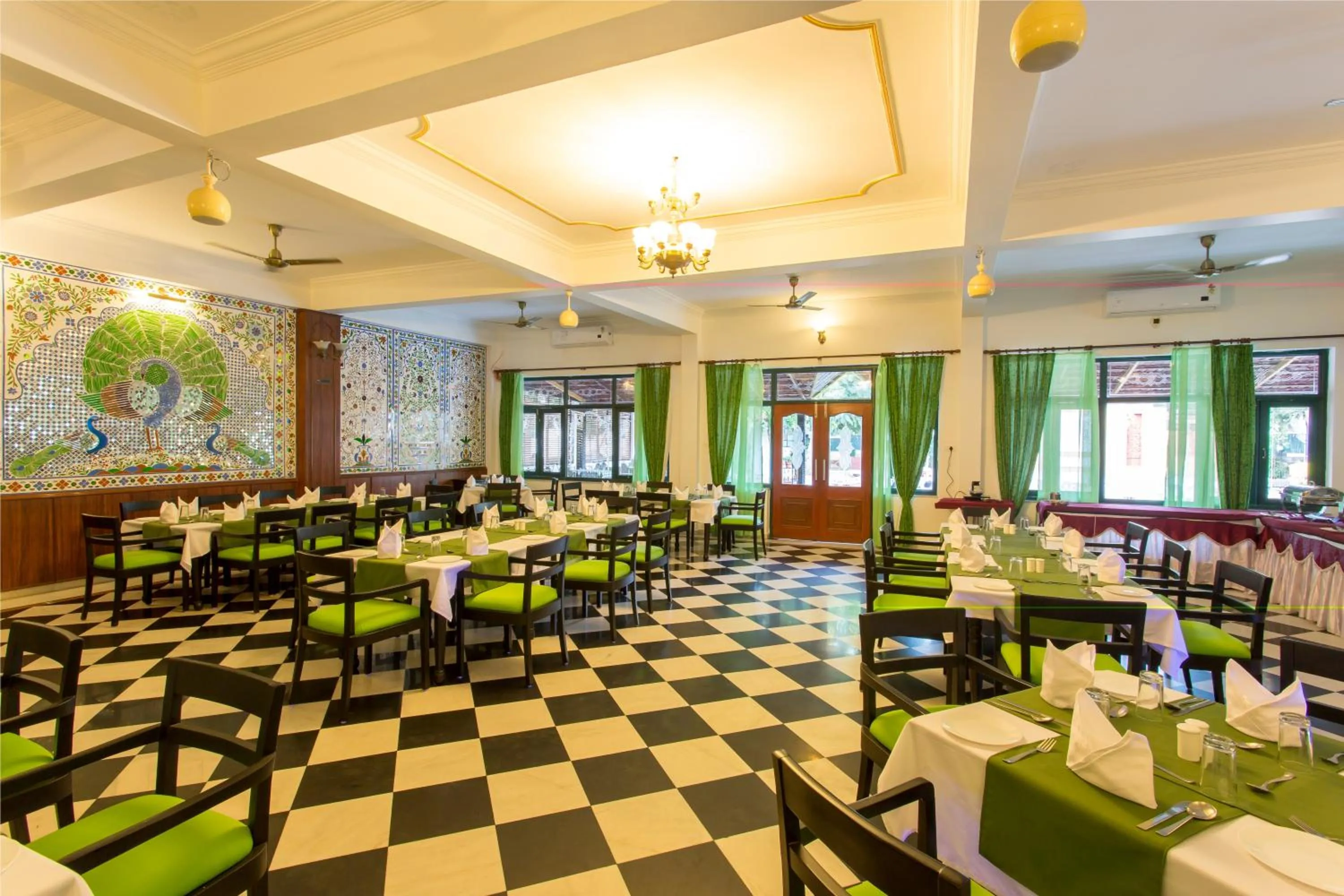 Restaurant/places to eat in Amantra Shilpi Resort & Spa Udaipur