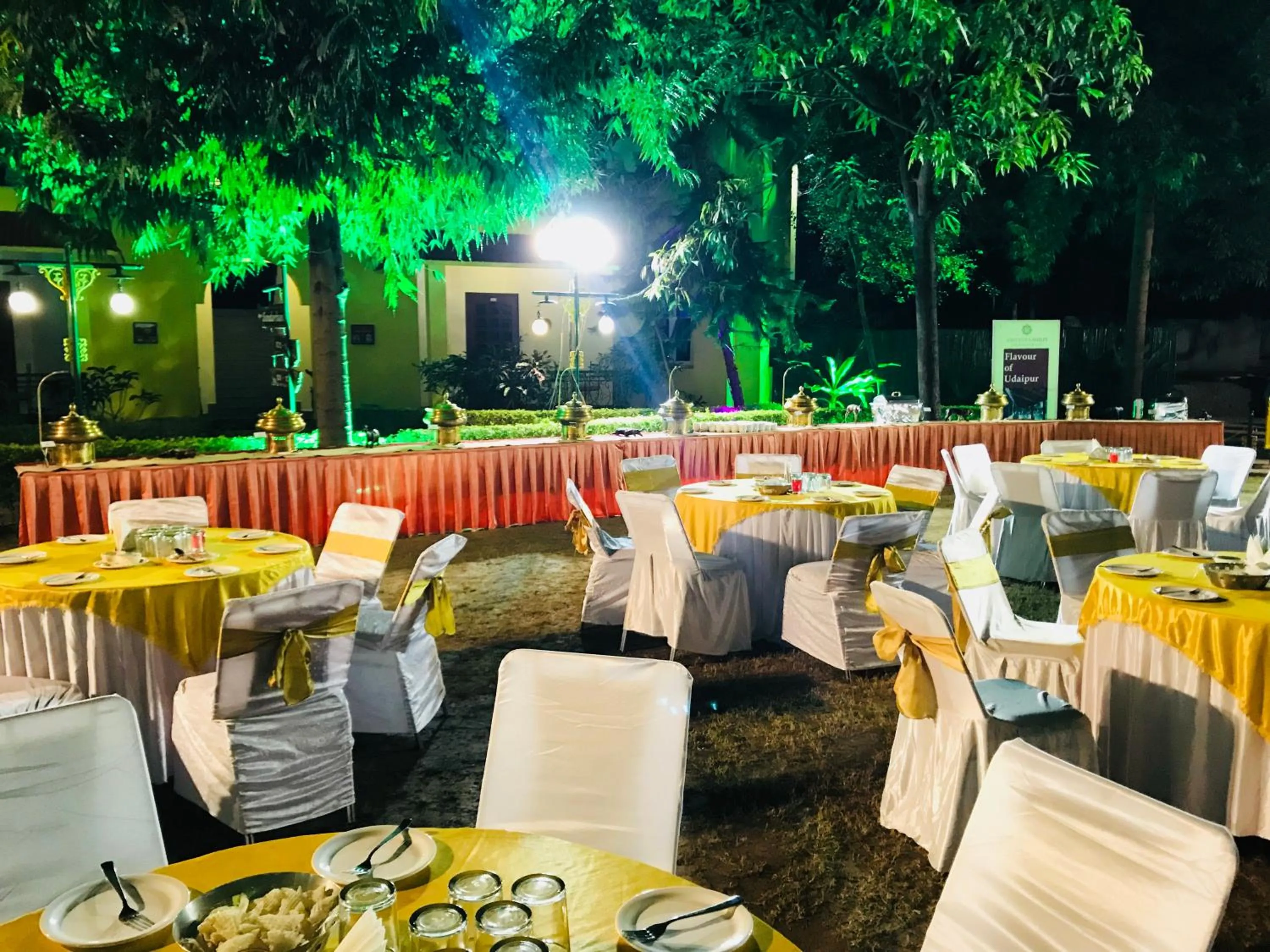 Restaurant/places to eat in Amantra Shilpi Resort & Spa Udaipur