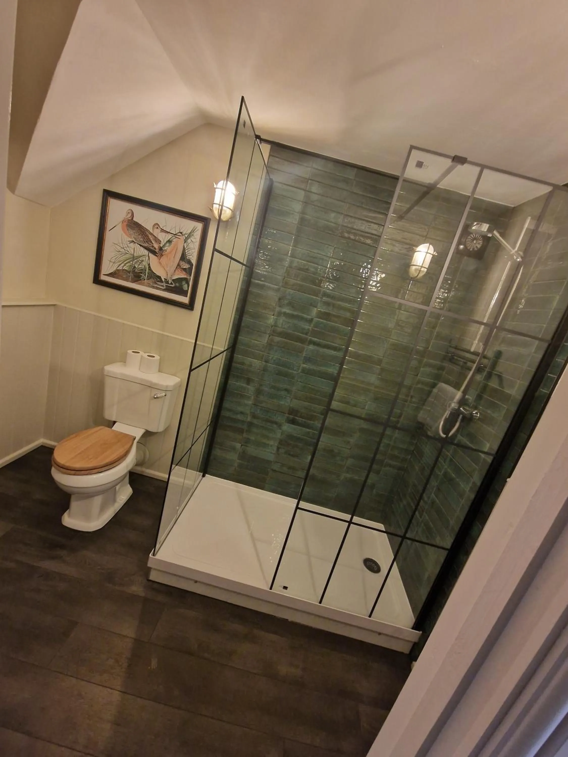 Shower in The Riverside