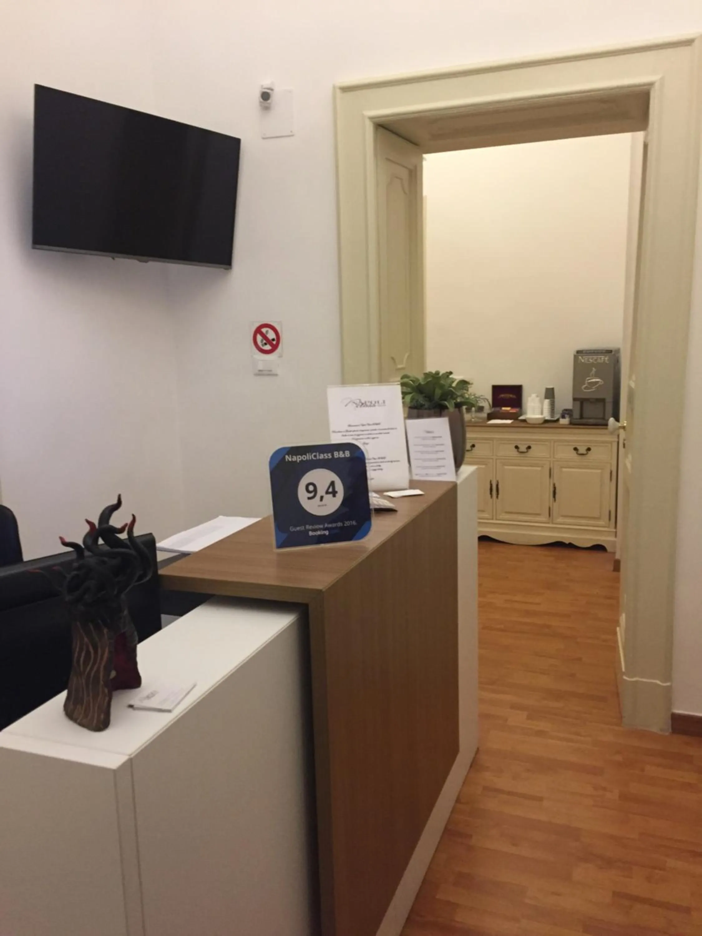 Communal lounge/ TV room in Napoli Class