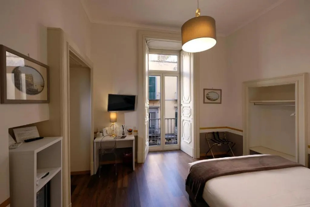 Bedroom, Bed in Napoli Class