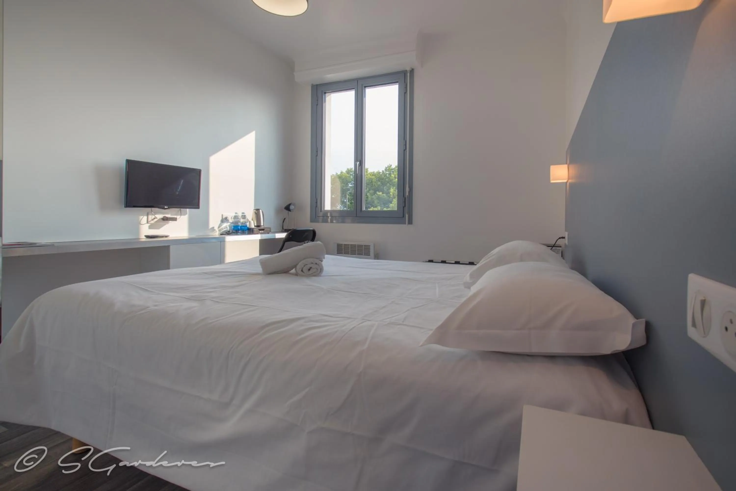 Bedroom, Bed in Le Matisse Pau Centre