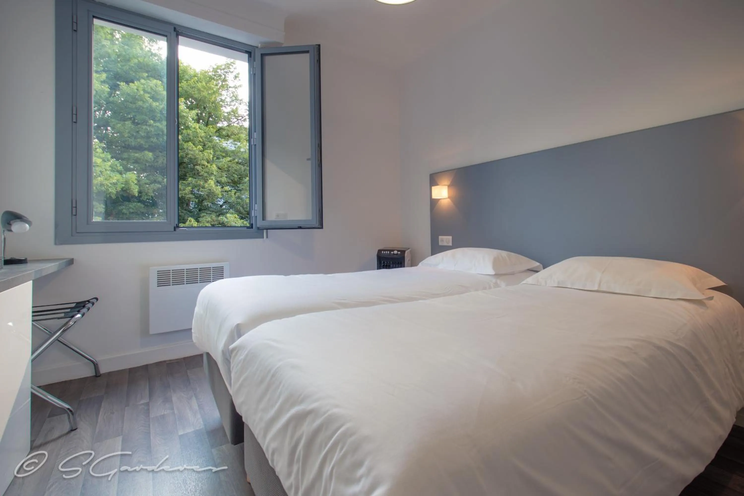 Bedroom, Bed in Le Matisse Pau Centre