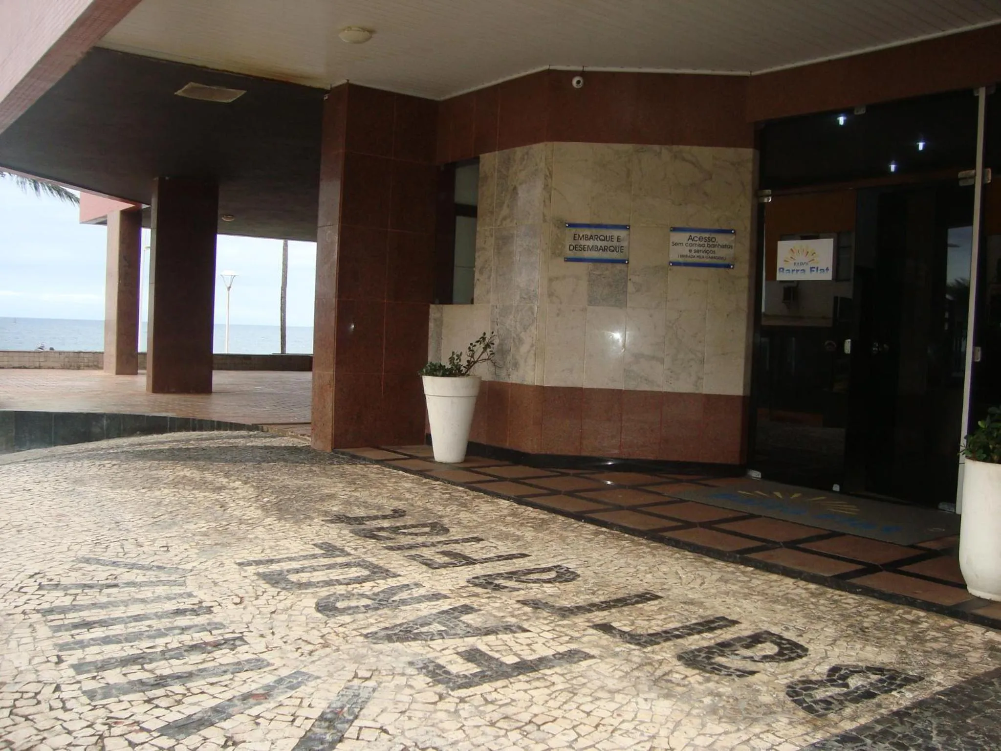 Property building in Farol Barra Flat 202