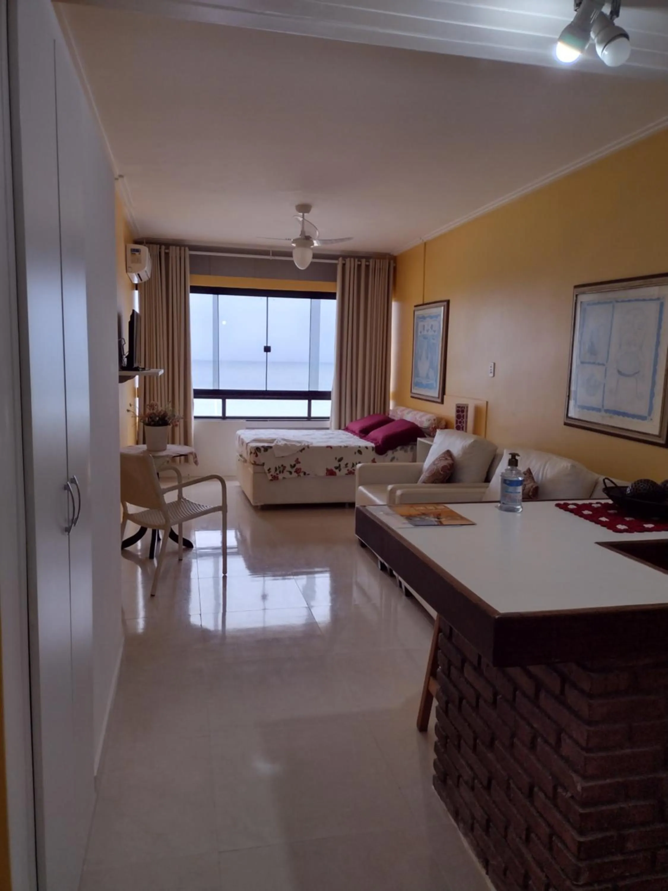 Photo of the whole room, Bed in Farol Barra Flat 202