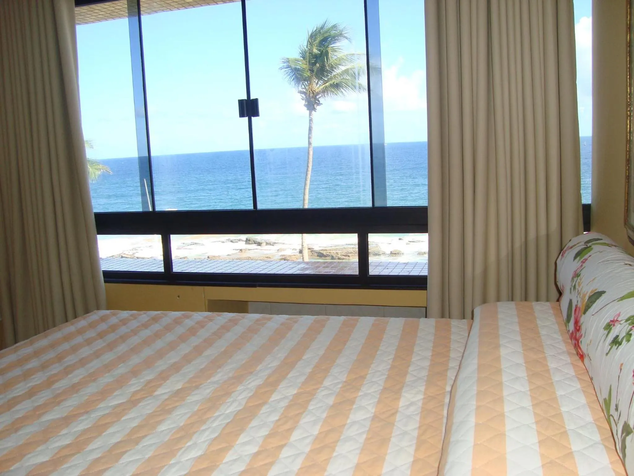 Property building, Bed in Farol Barra Flat 202