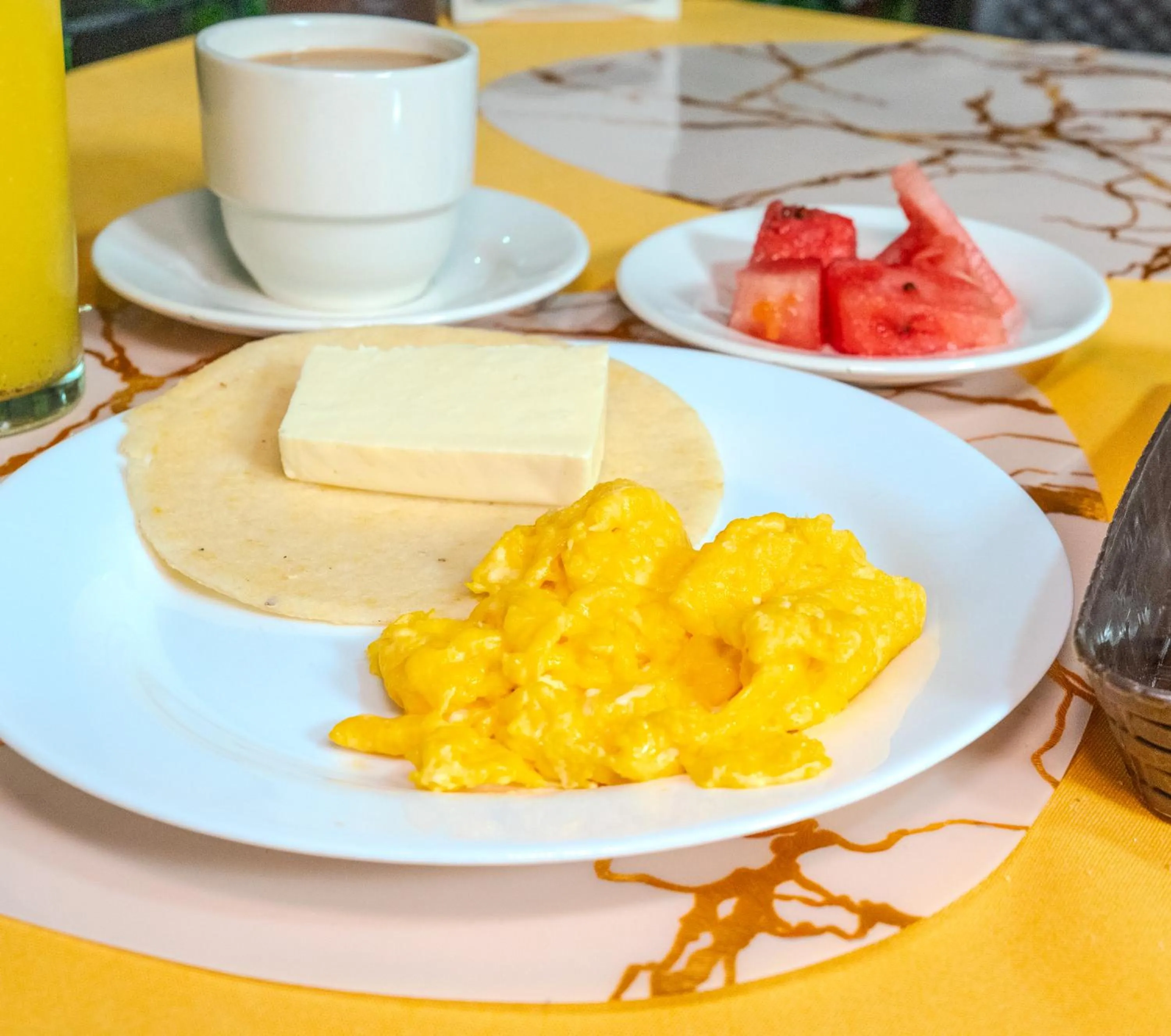 Breakfast in Hotel Avenida 3 Real en el norte de Cali