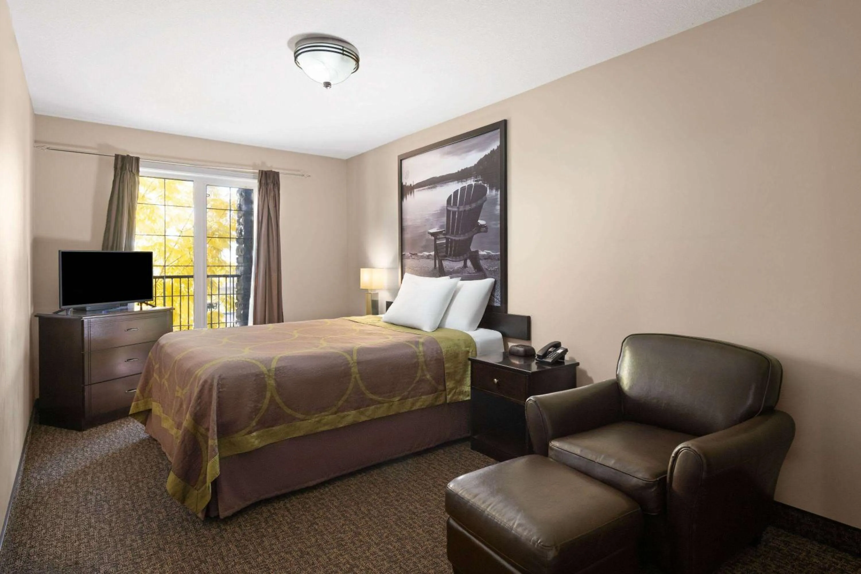 Photo of the whole room, Bed in Super 8 by Wyndham Fort McMurray