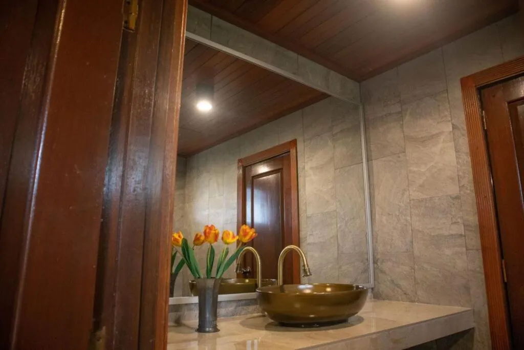 Toilet in De Serenity - Exclusive Jungle Retreat