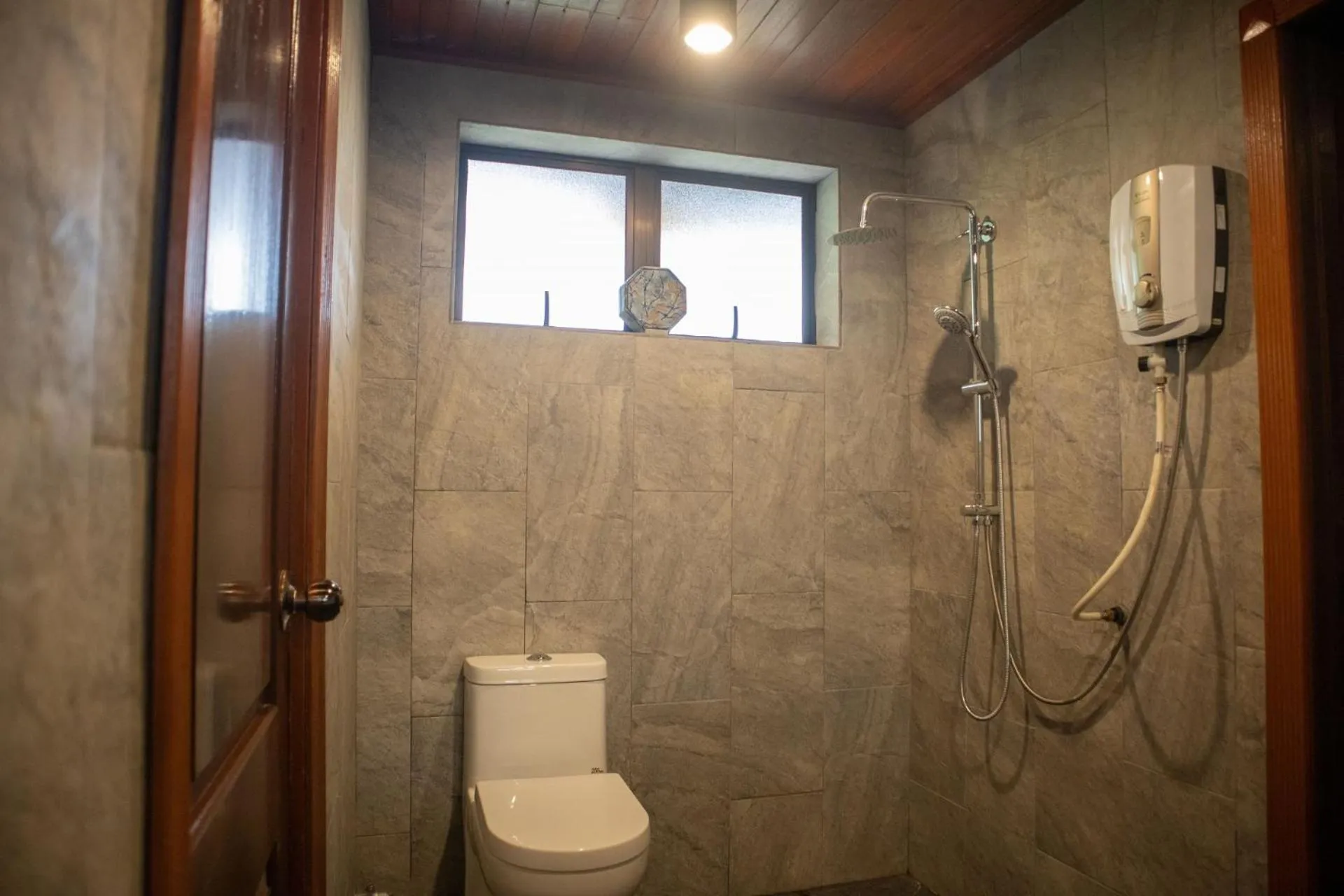 Shower in De Serenity - Exclusive Jungle Retreat