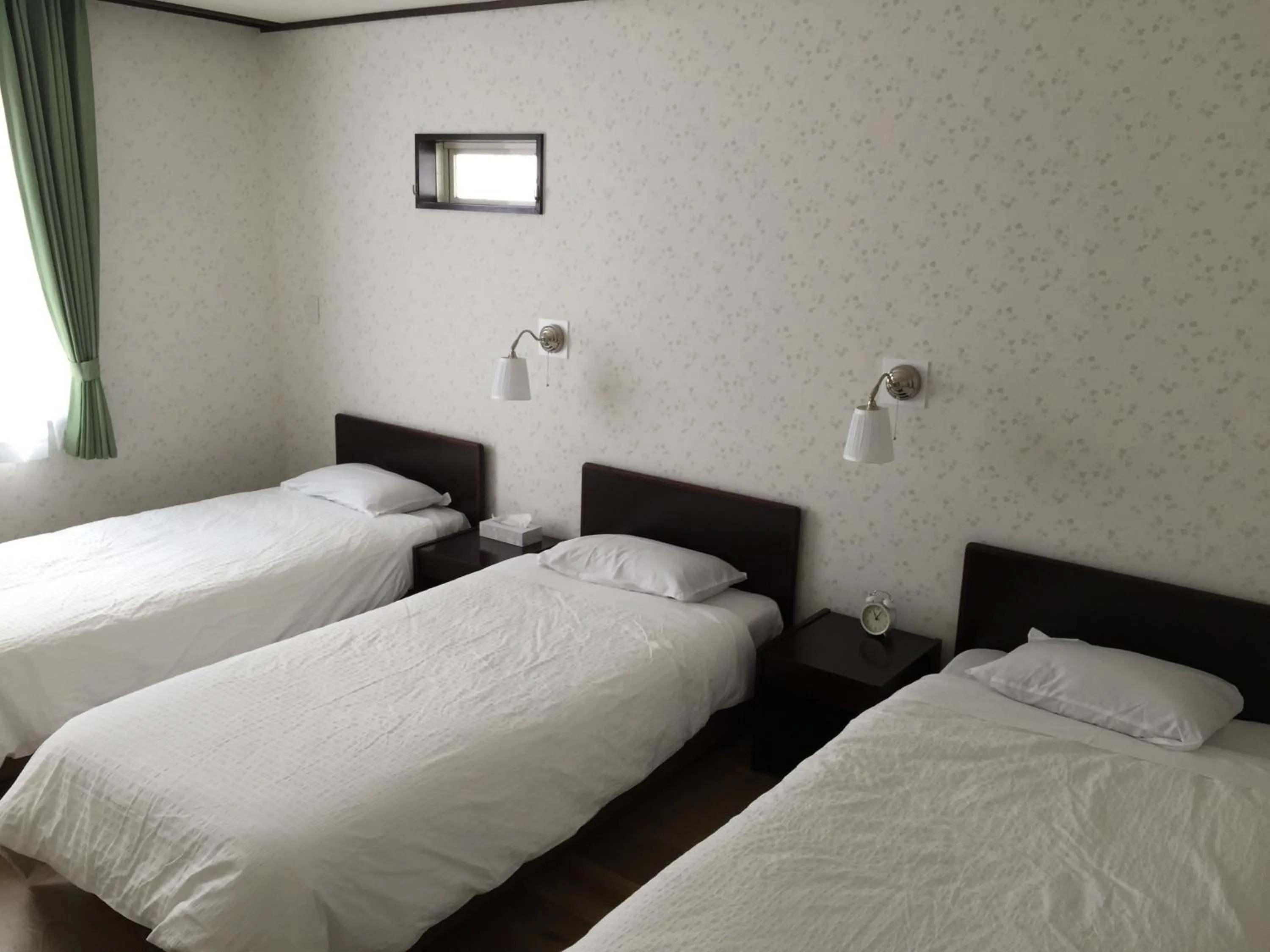 Photo of the whole room in White Rose Inn