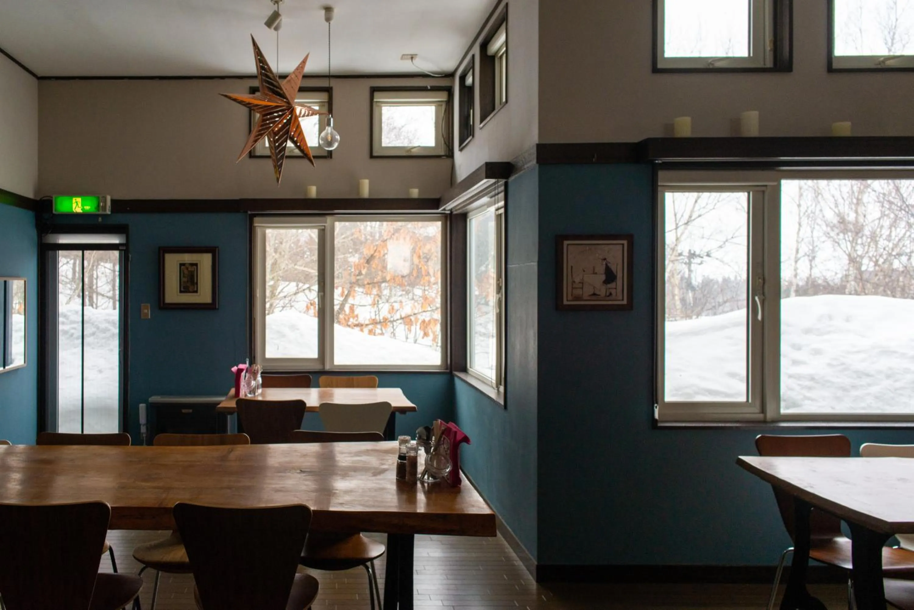 Dining area in White Rose Inn