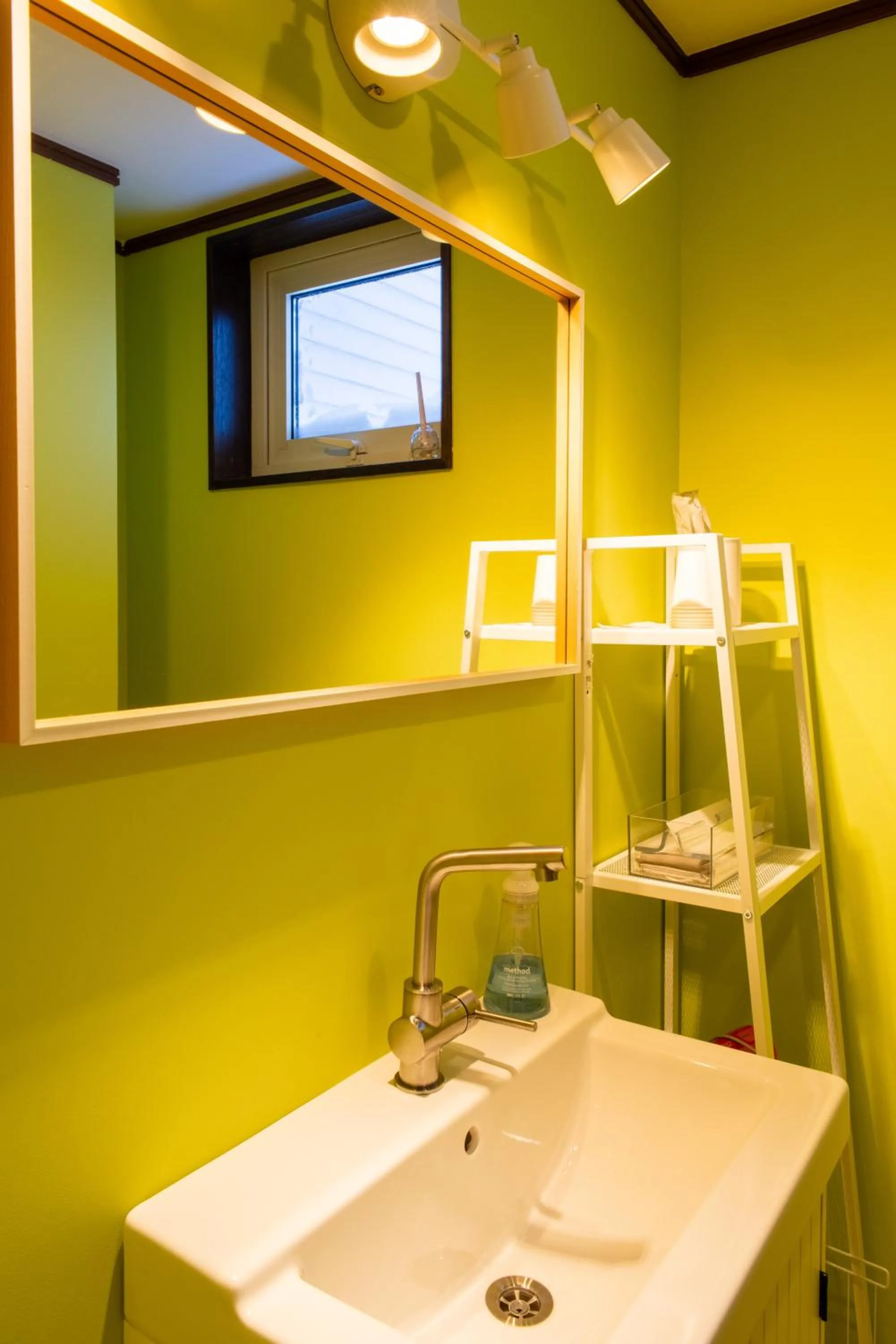 Shower in White Rose Inn