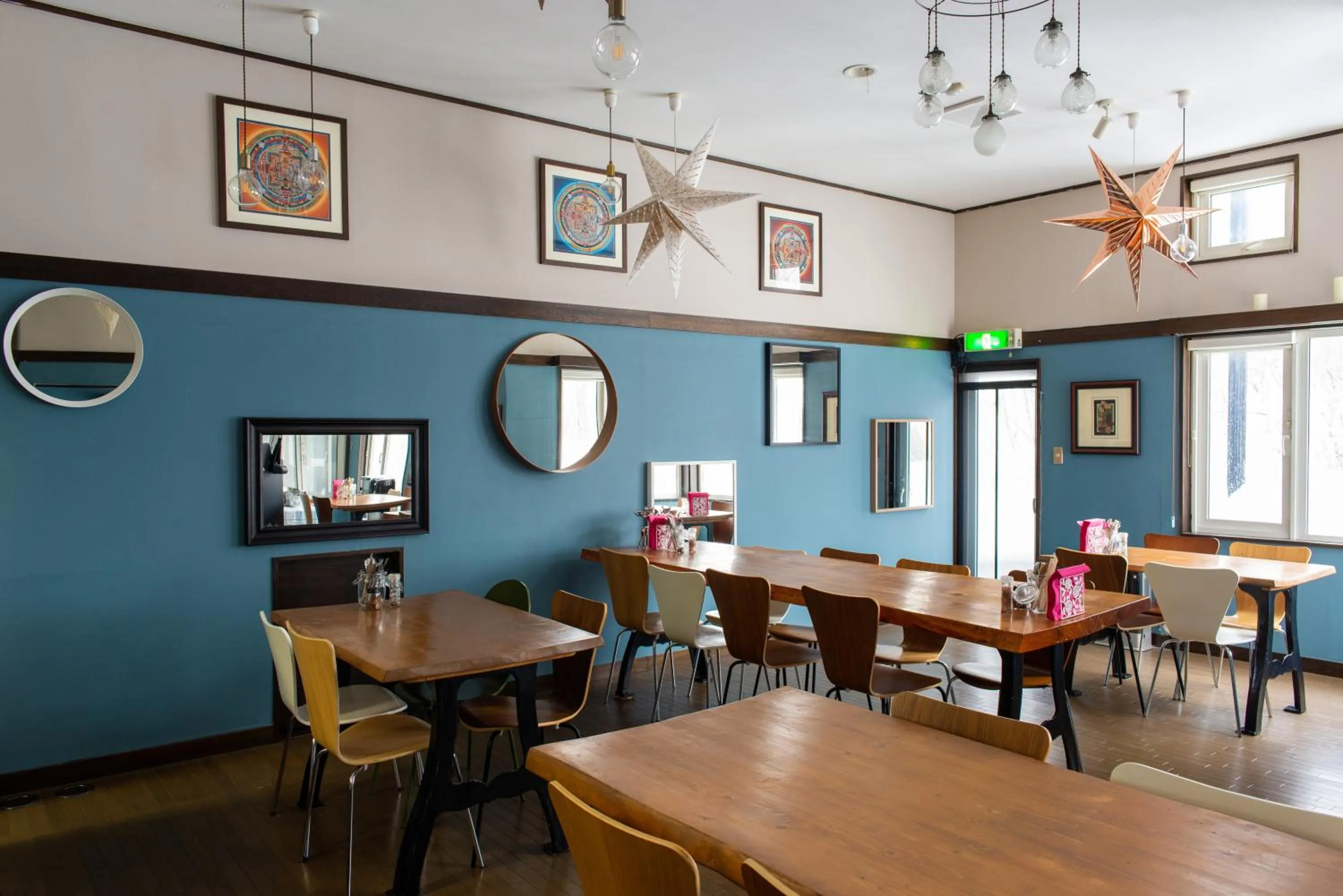 Dining area in White Rose Inn