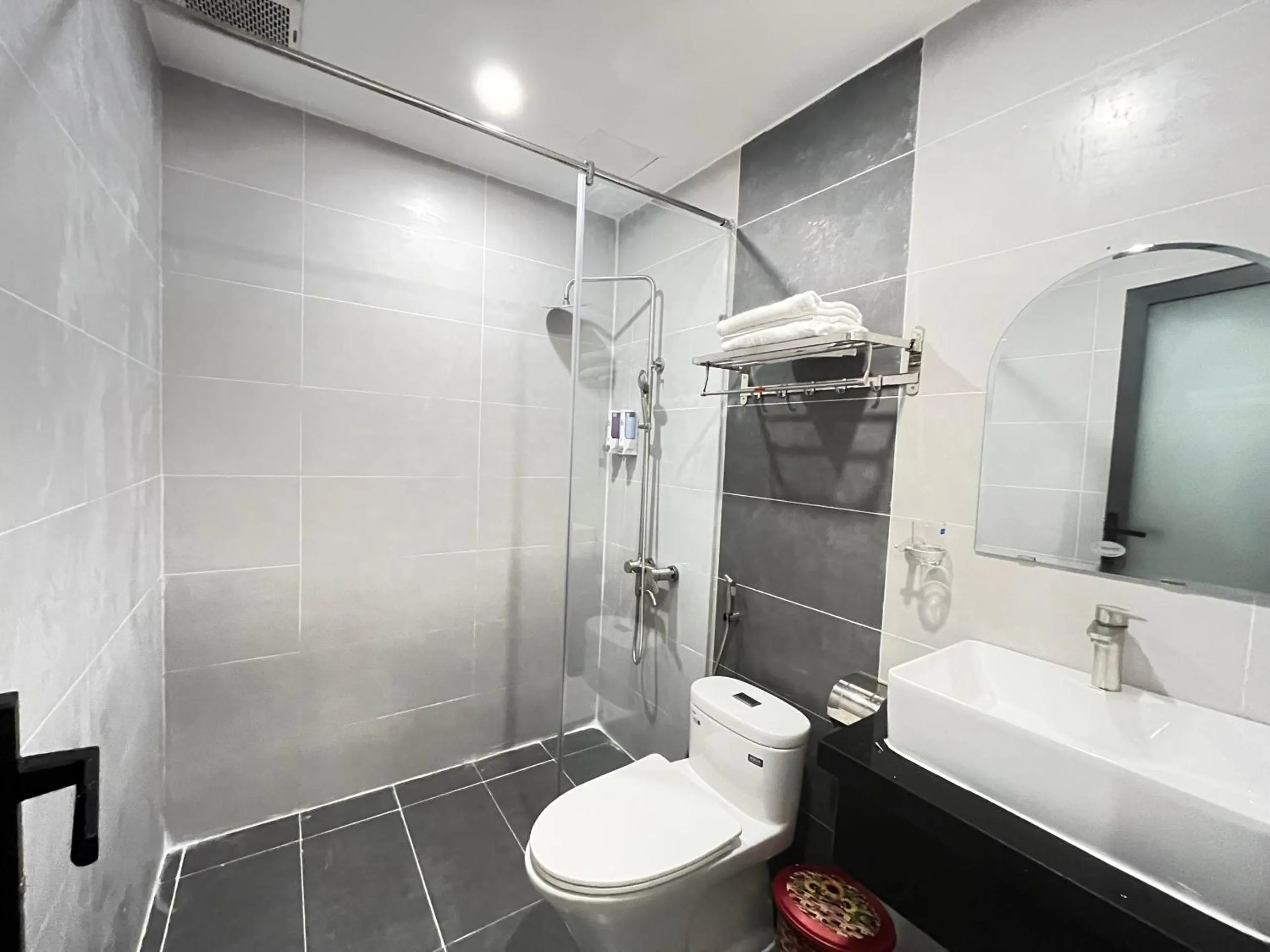 Shower in Tuyết Mai Hotel