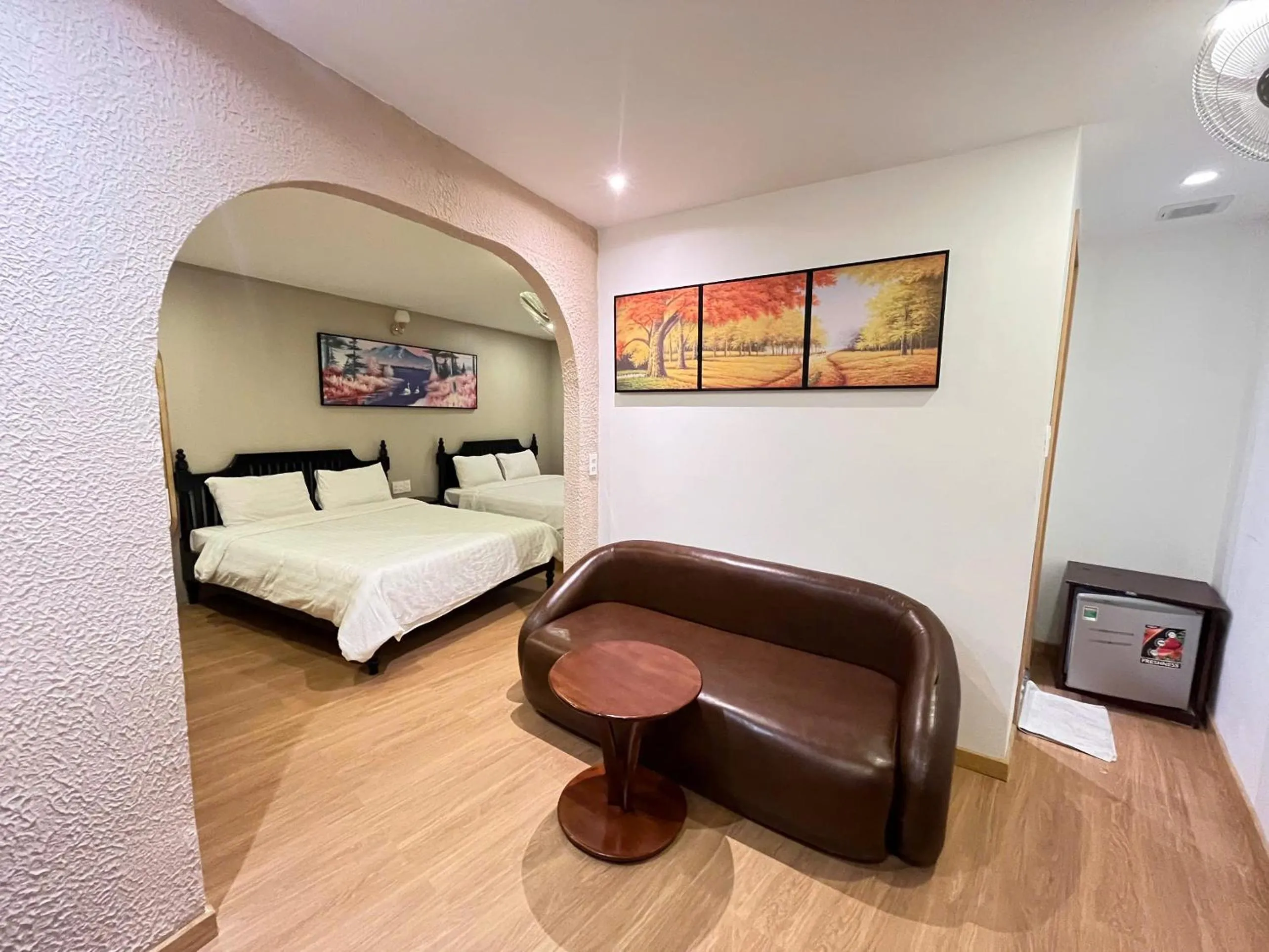 Living room, Bed in Tuyết Mai Hotel