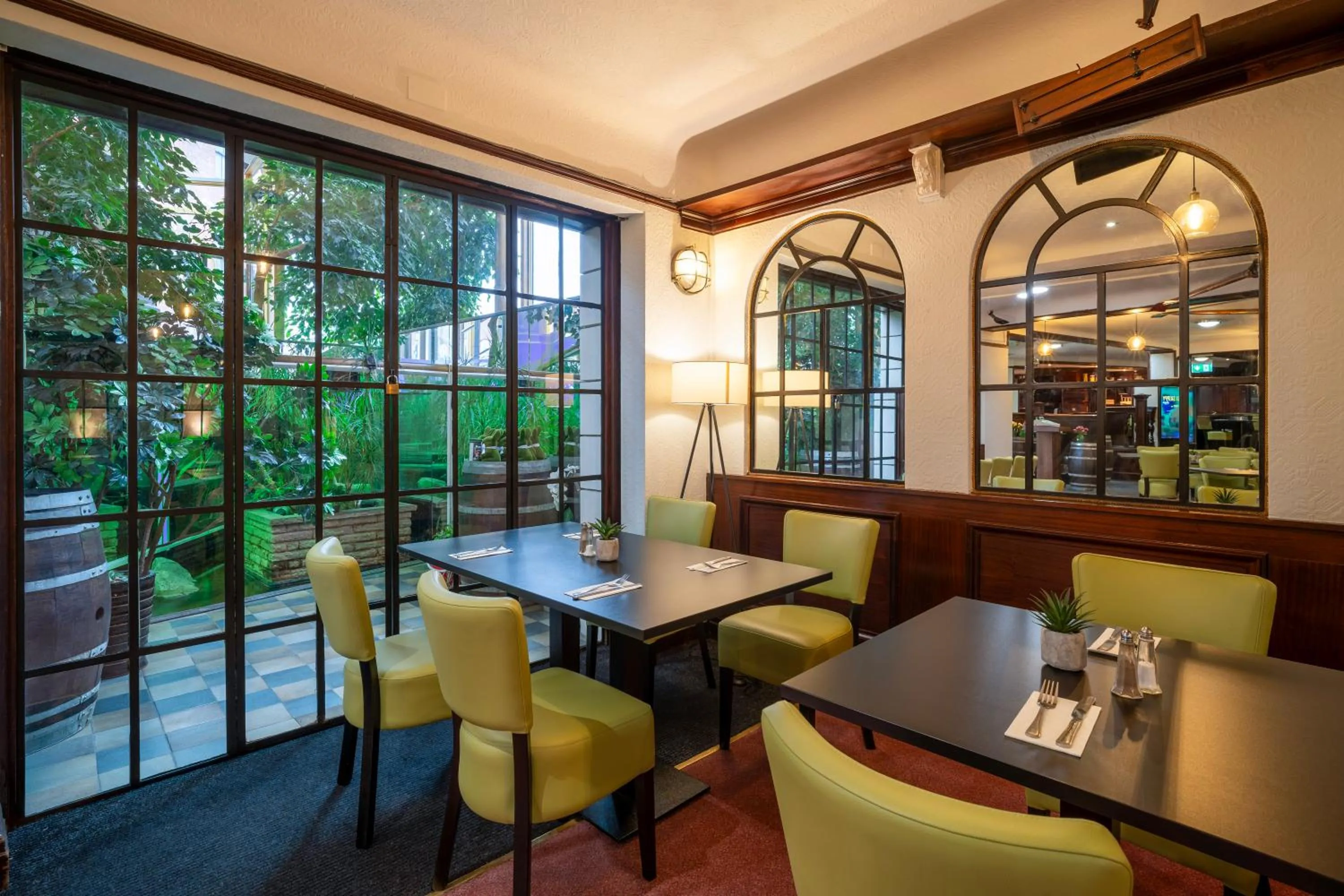 Restaurant/places to eat in Sachas Hotel Manchester