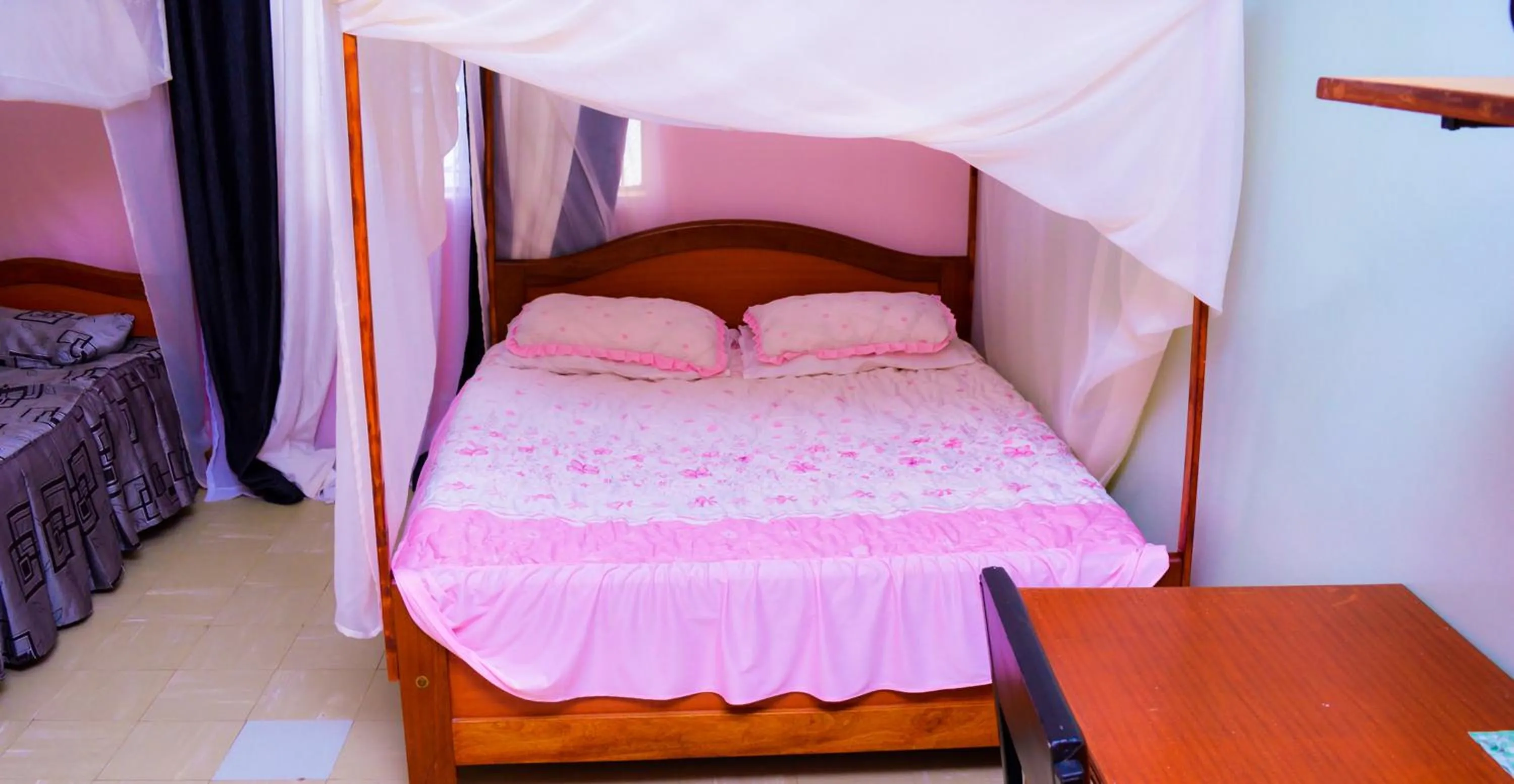 Bed in Orlando Guest Resort