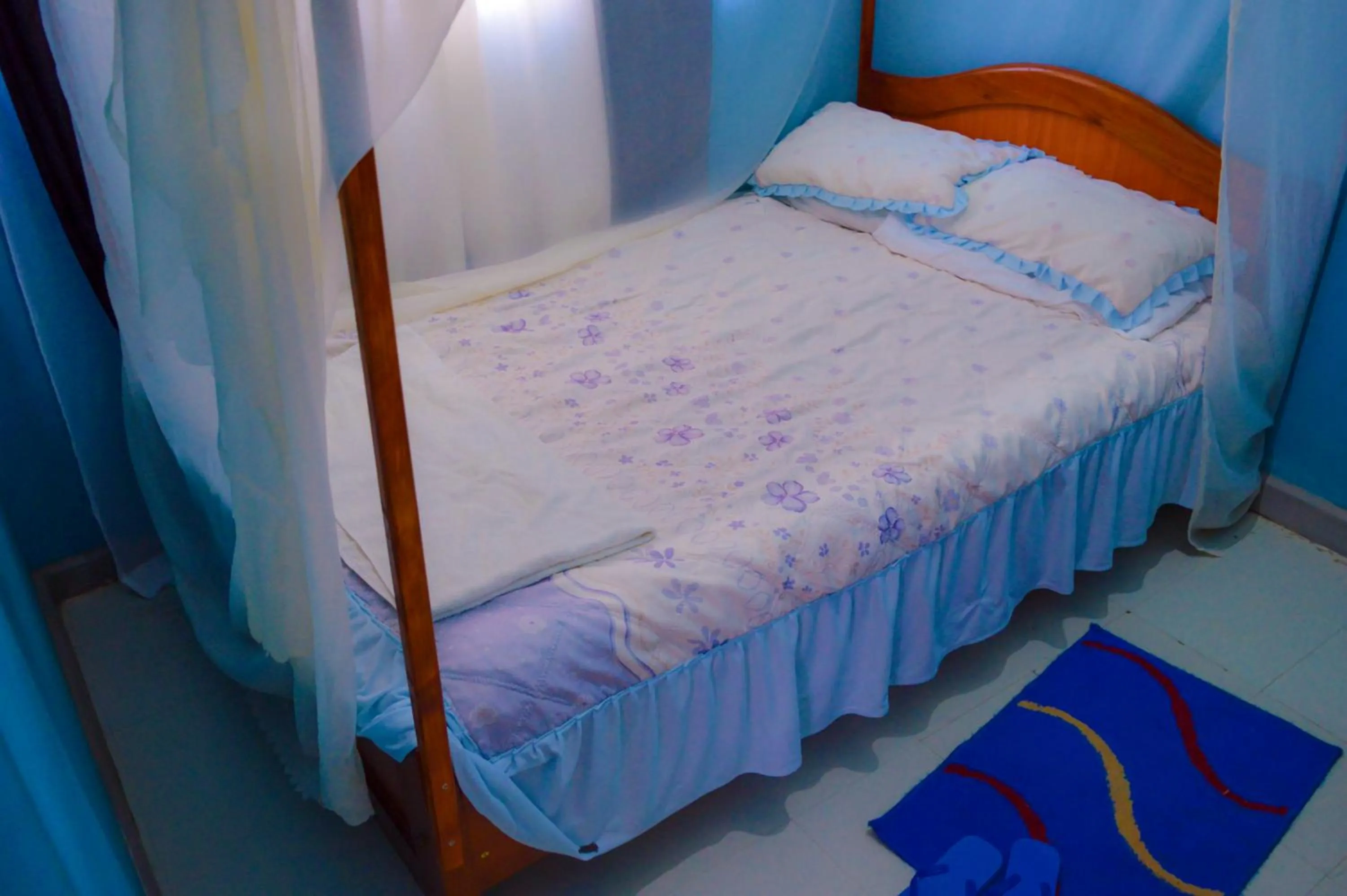 Bed in Orlando Guest Resort