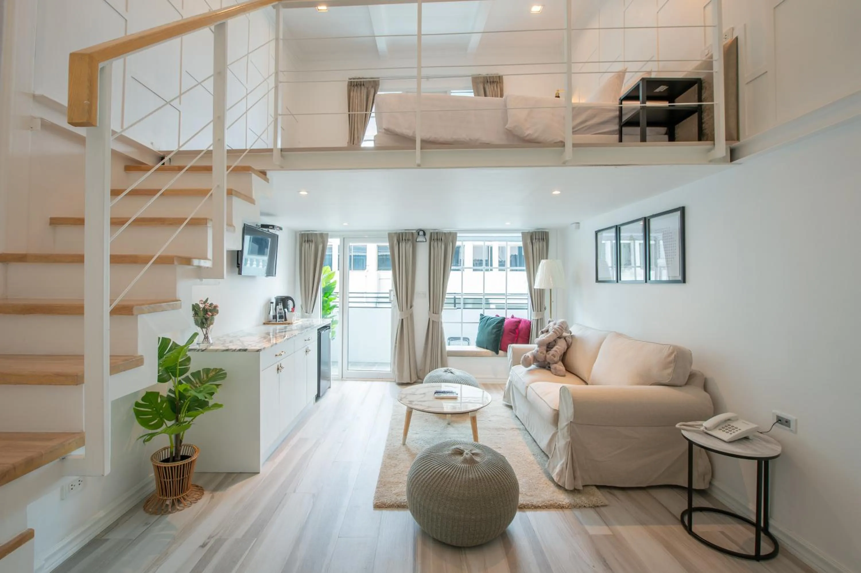 Photo of the whole room in White Ivory Bed And Breakfast