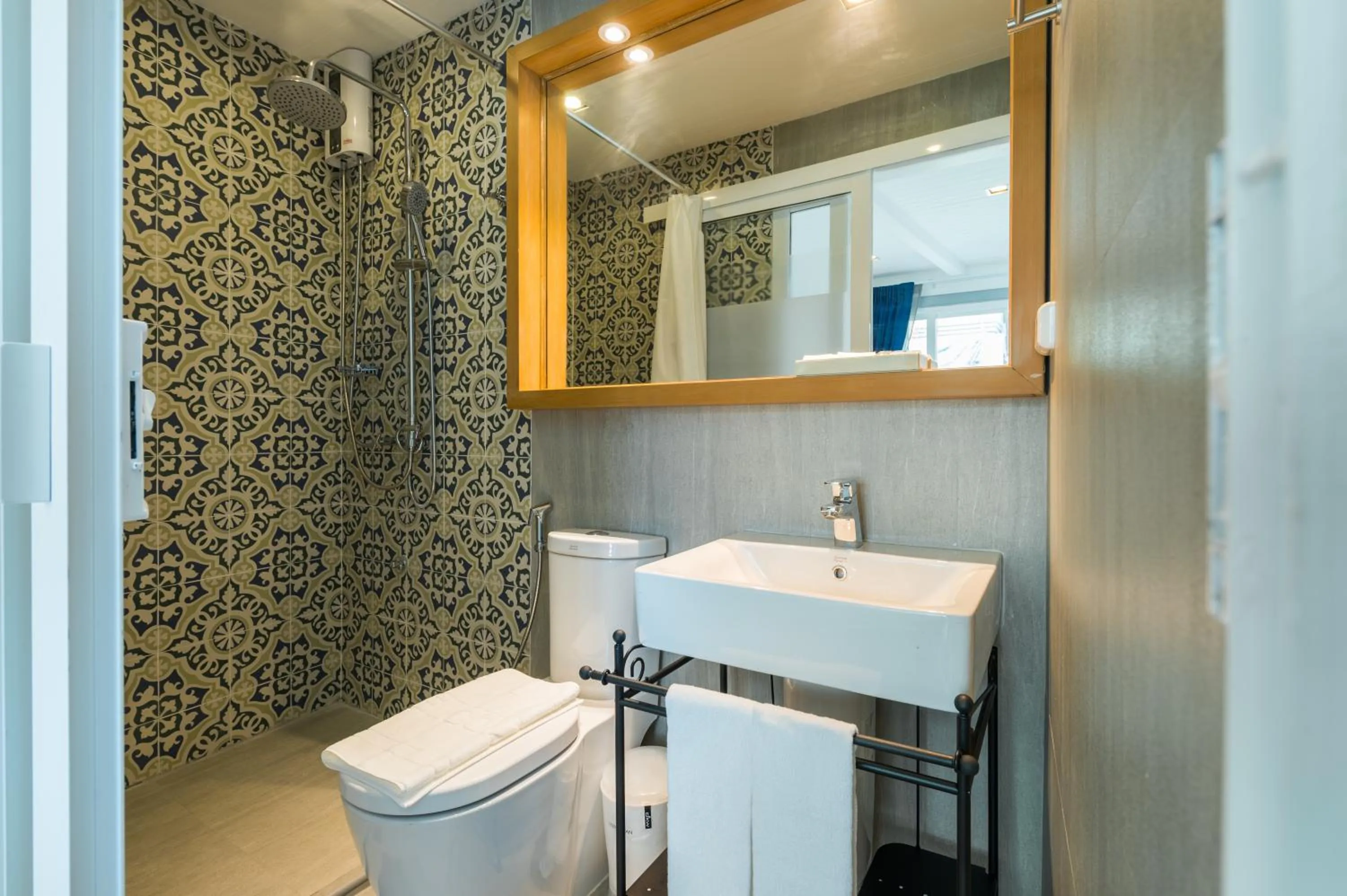 Bathroom in White Ivory Bed And Breakfast