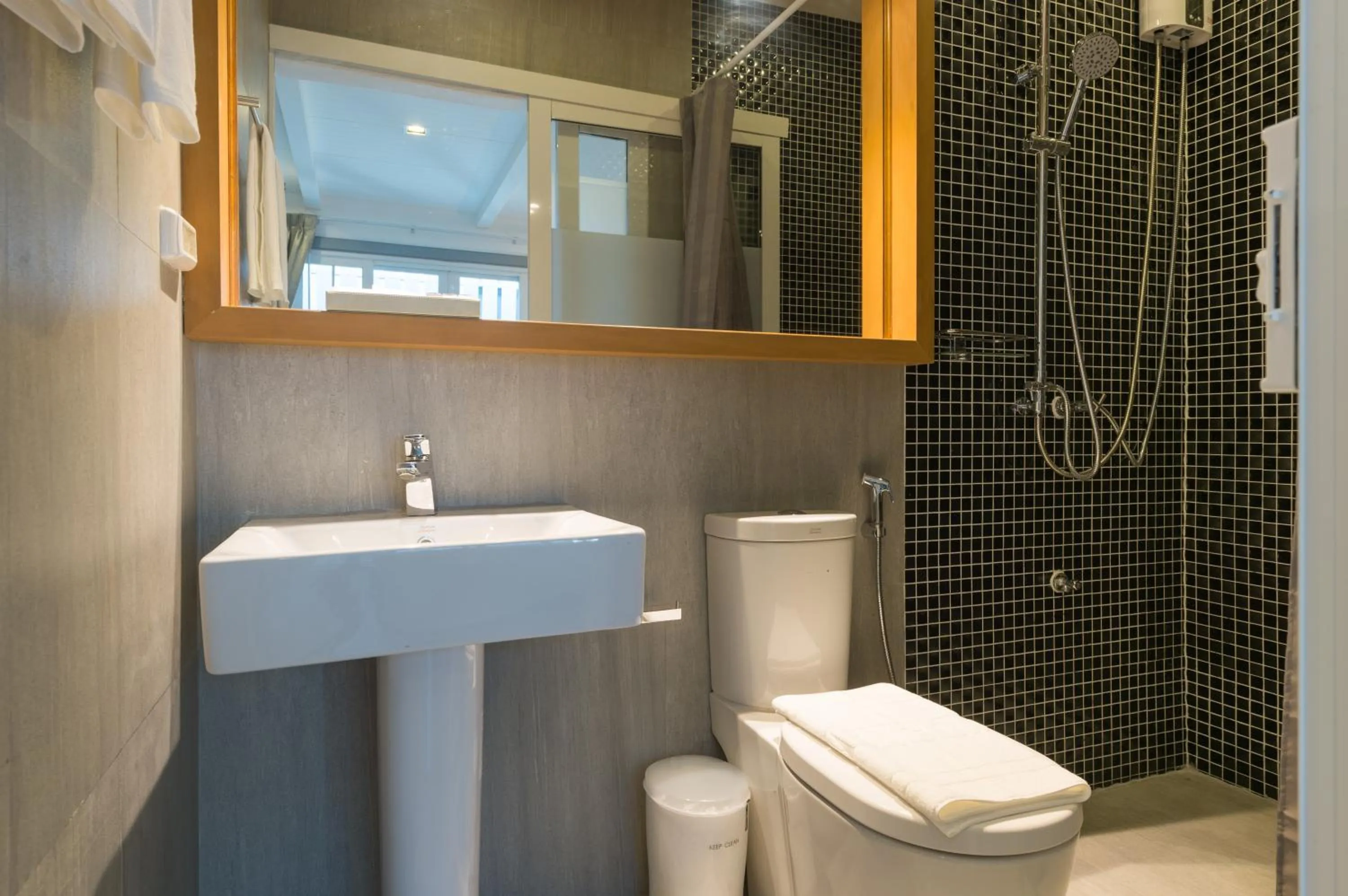 Bathroom in White Ivory Bed And Breakfast