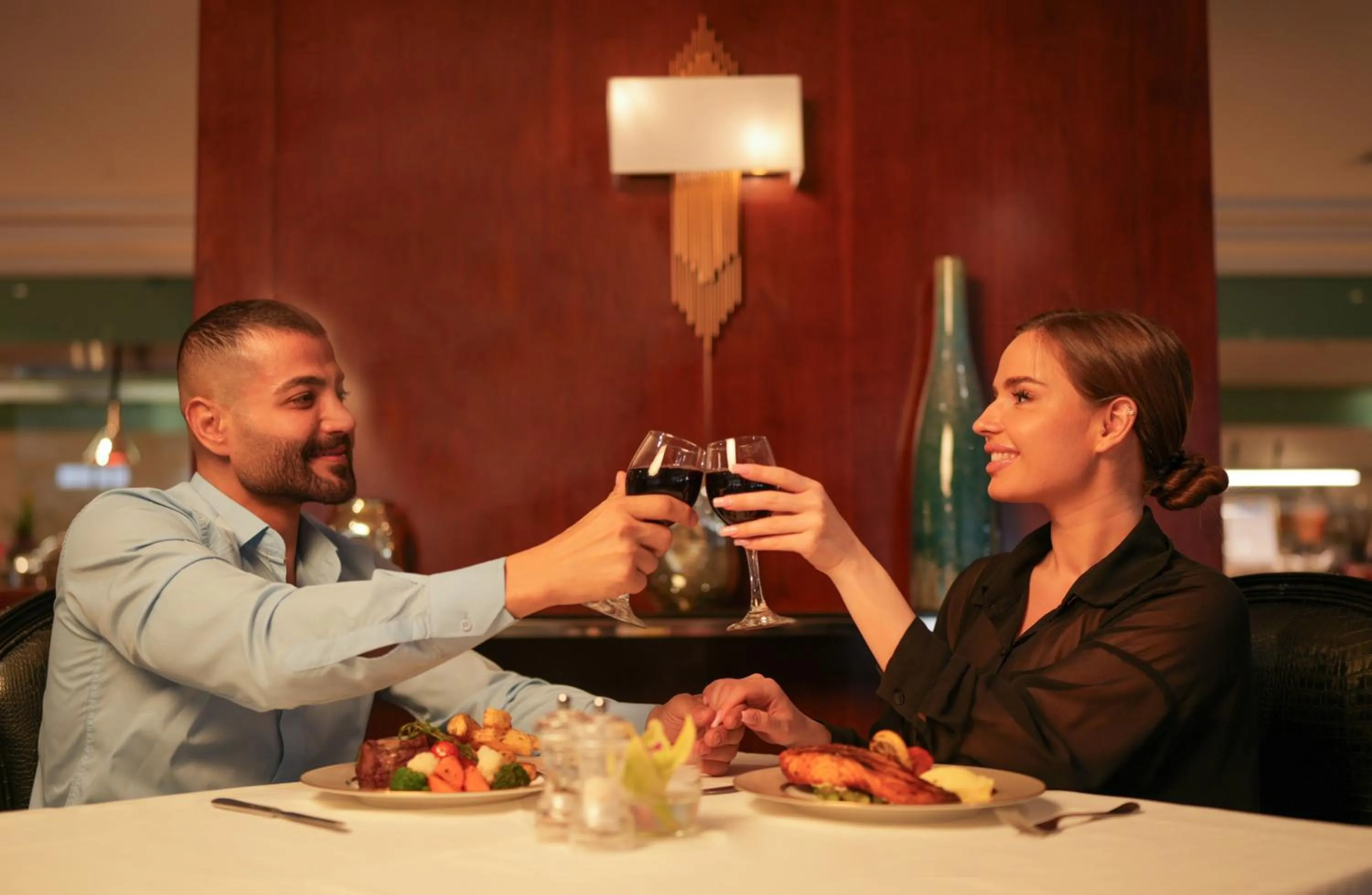 Restaurant/places to eat in Rosh Rayhaan by Rotana