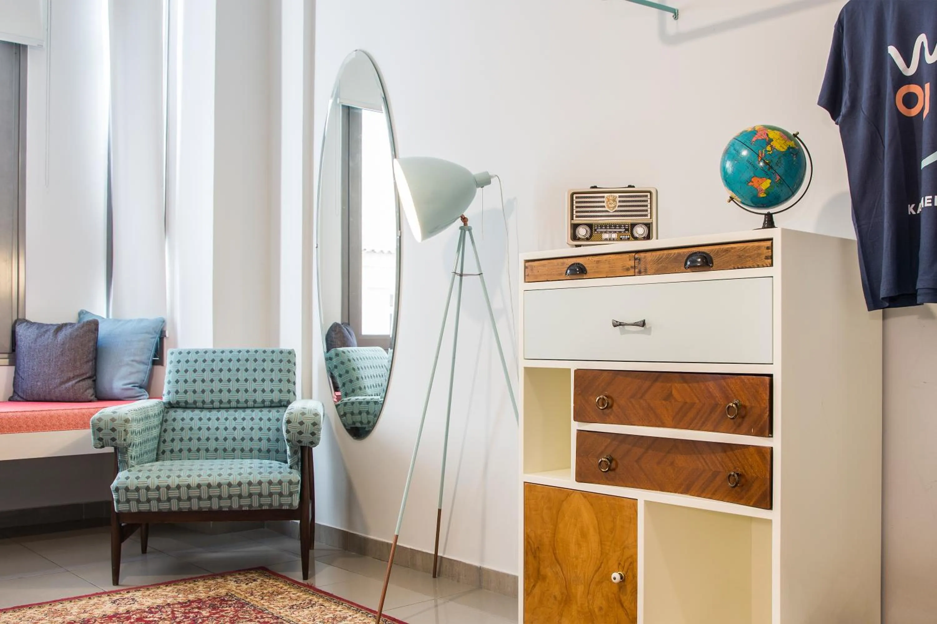 Photo of the whole room in The Caravan