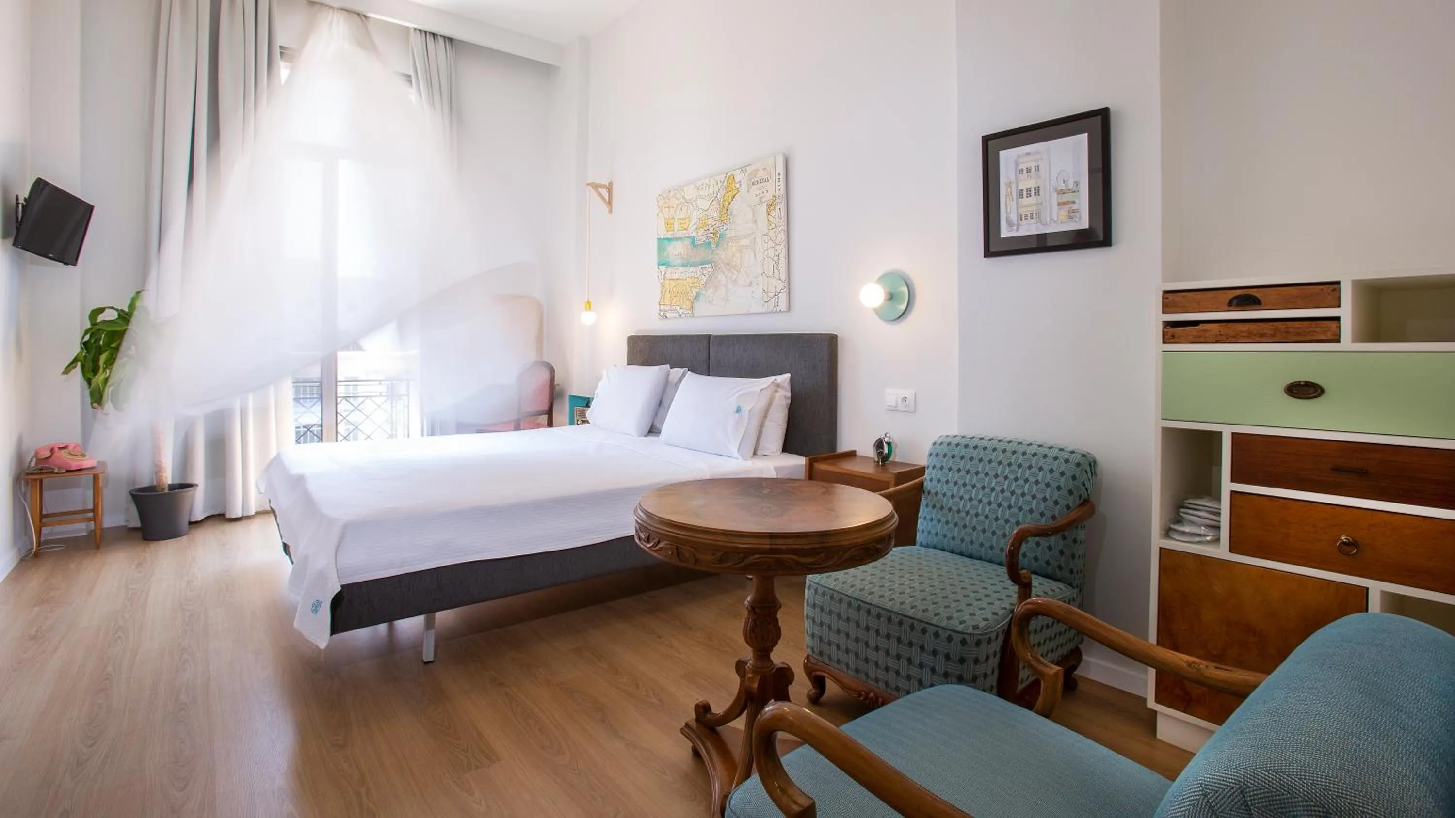 Photo of the whole room, Bed in The Caravan