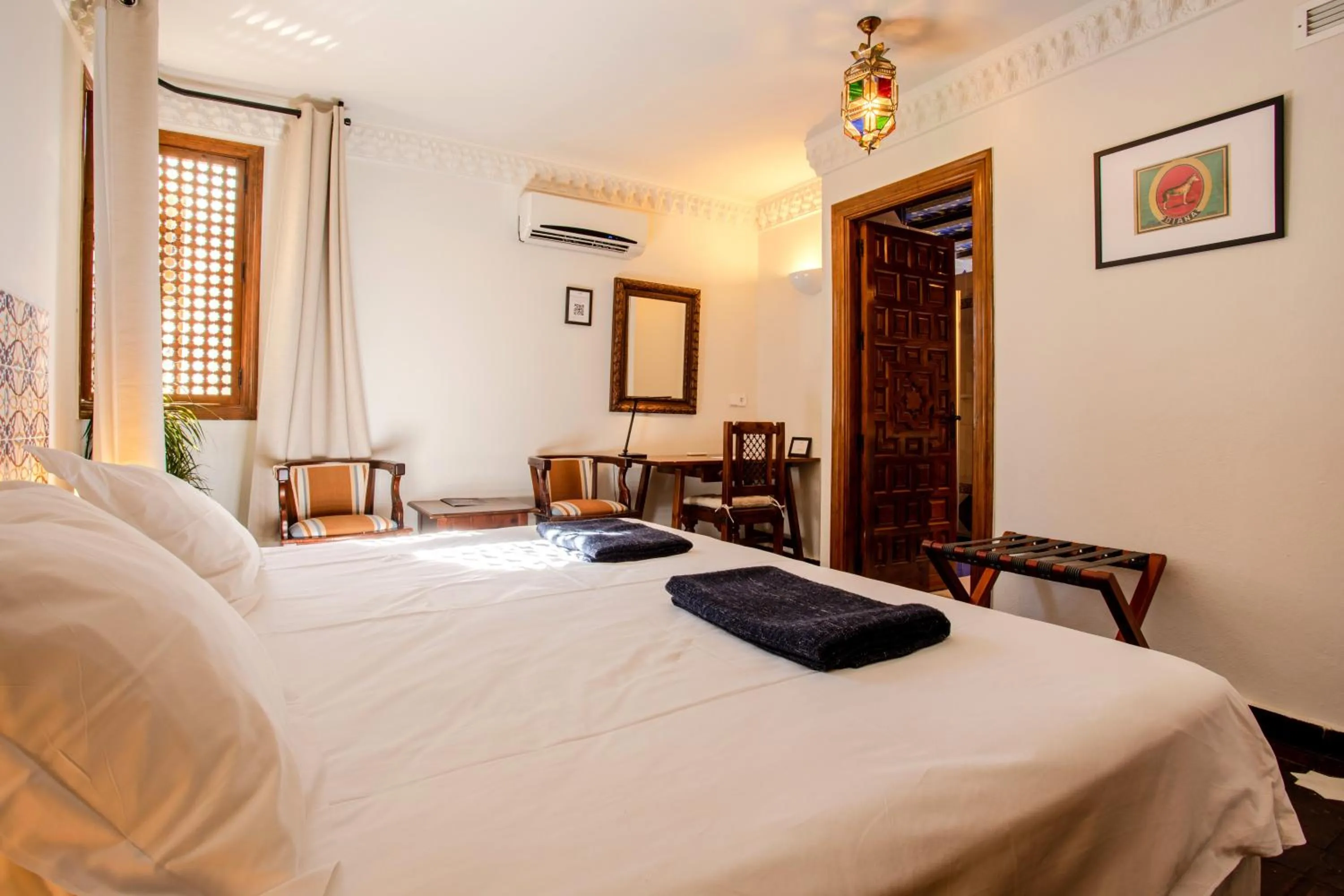 Photo of the whole room, Bed in Hotel Castillo de Monda