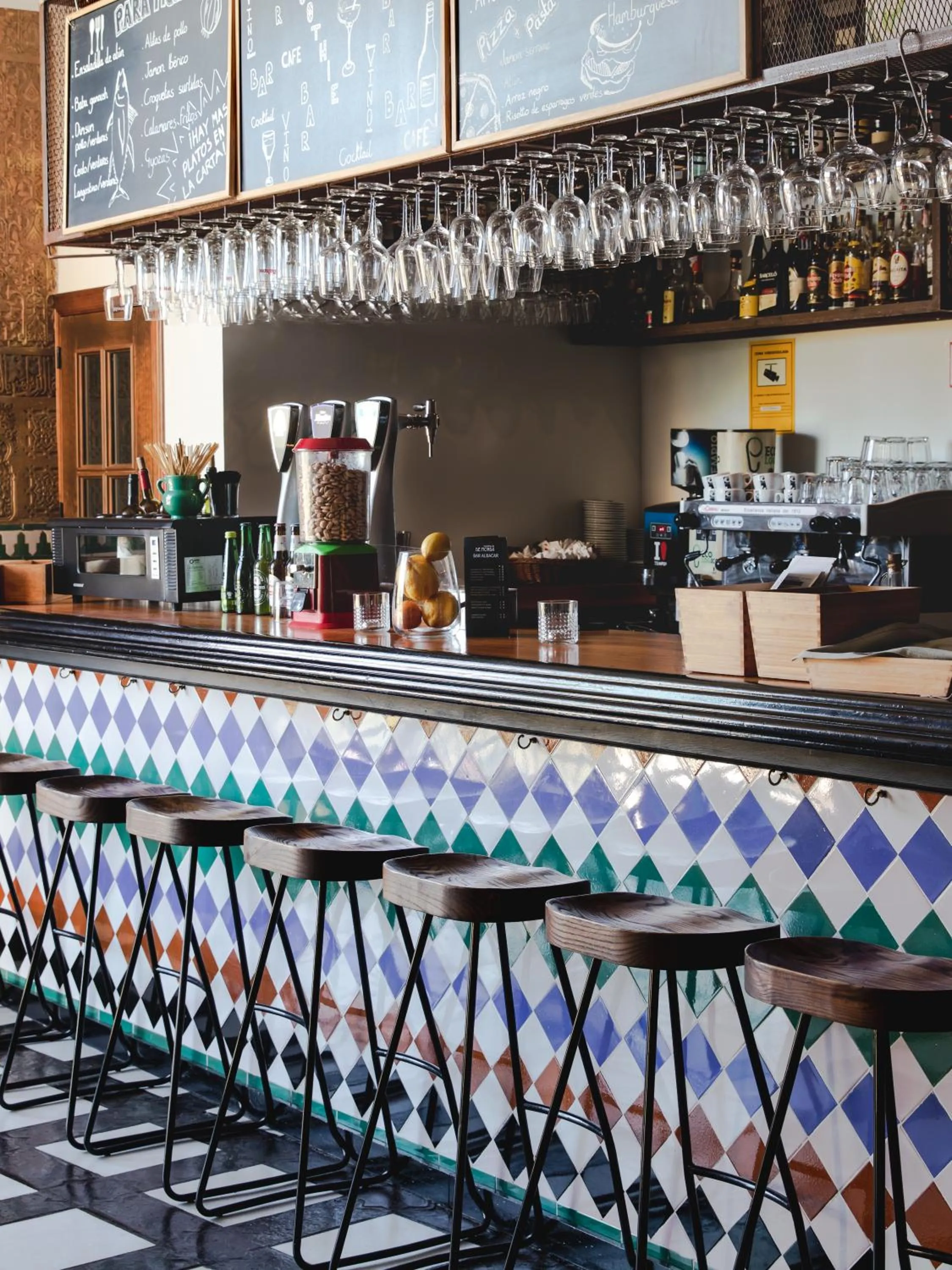 Restaurant/places to eat in Hotel Castillo de Monda