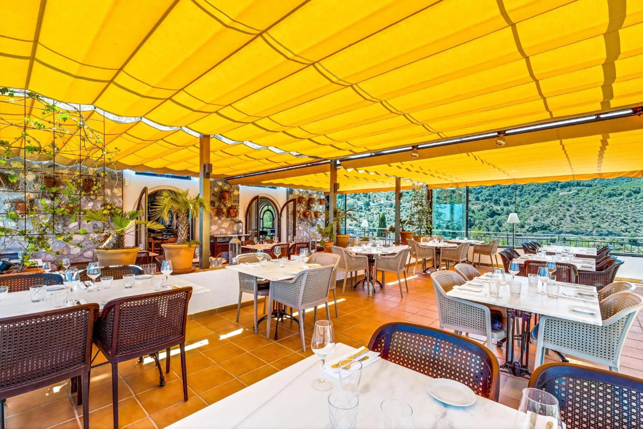 Restaurant/places to eat in Hotel Castillo de Monda